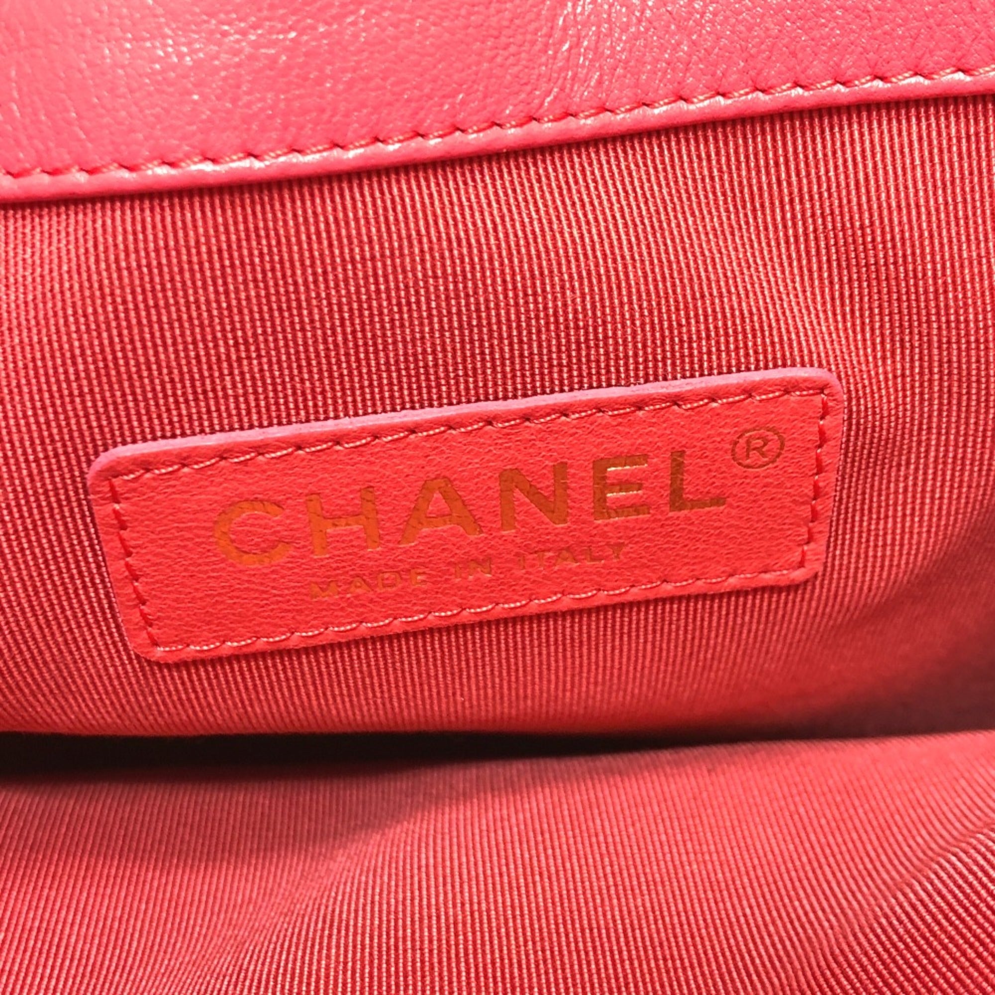 Chanel Pink Leather Handbag (Pre-Owned)