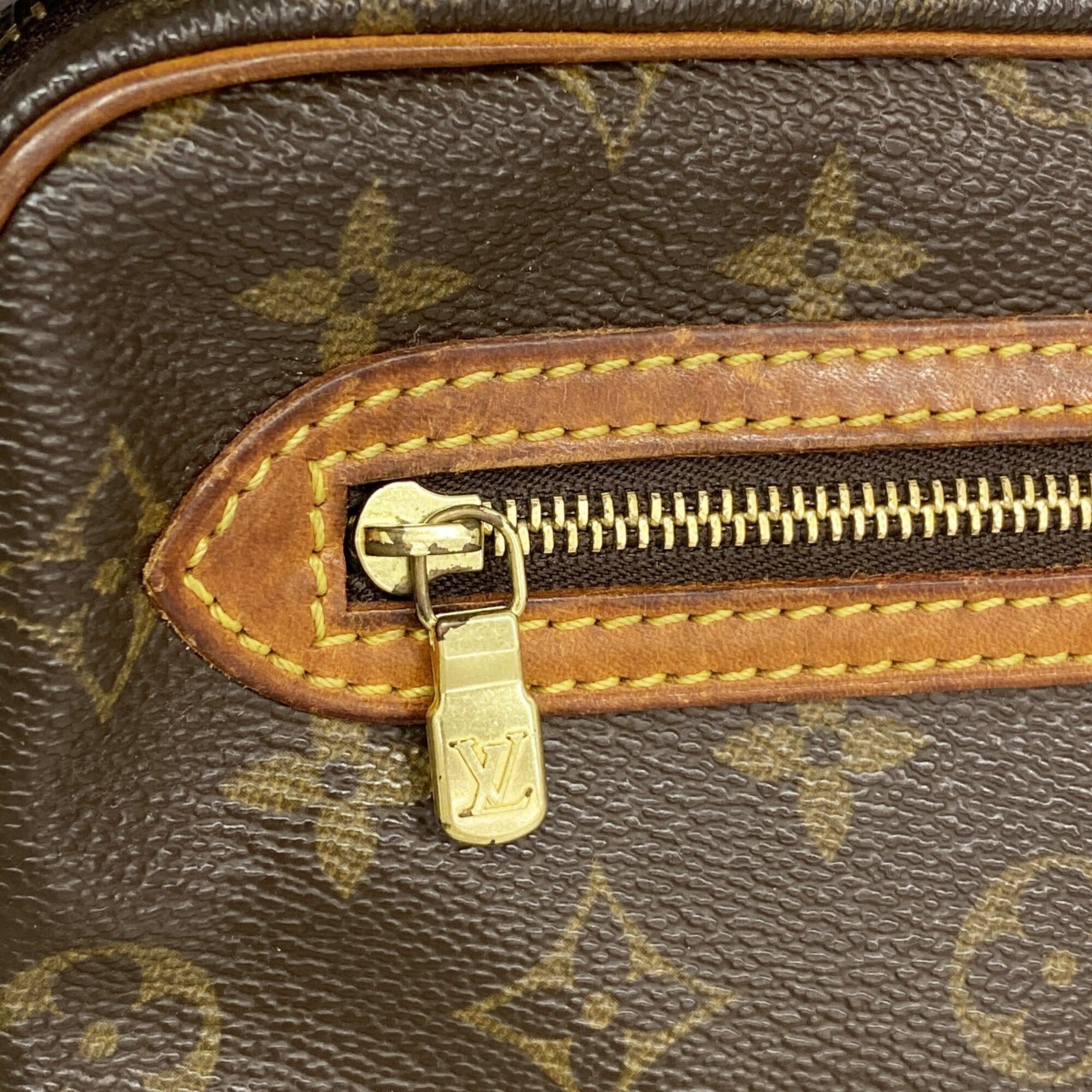 Louis Vuitton Brown Clutch Bag (Pre-Owned)