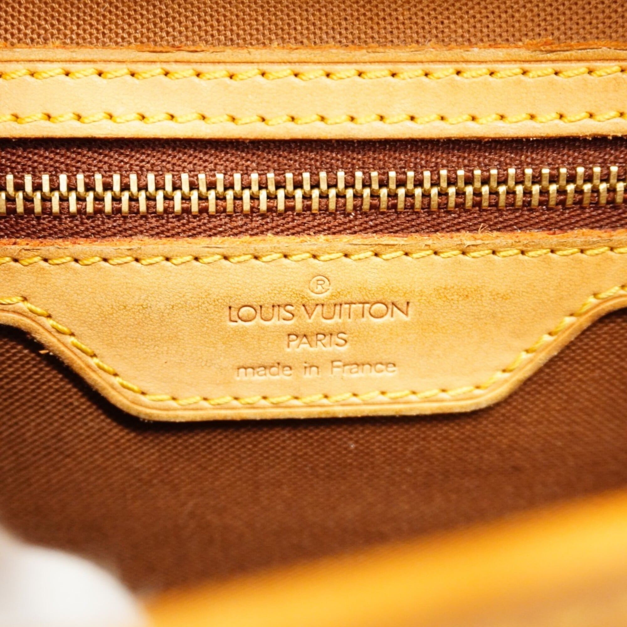 Louis Vuitton Brown Shoulder Bag (Pre-Owned)