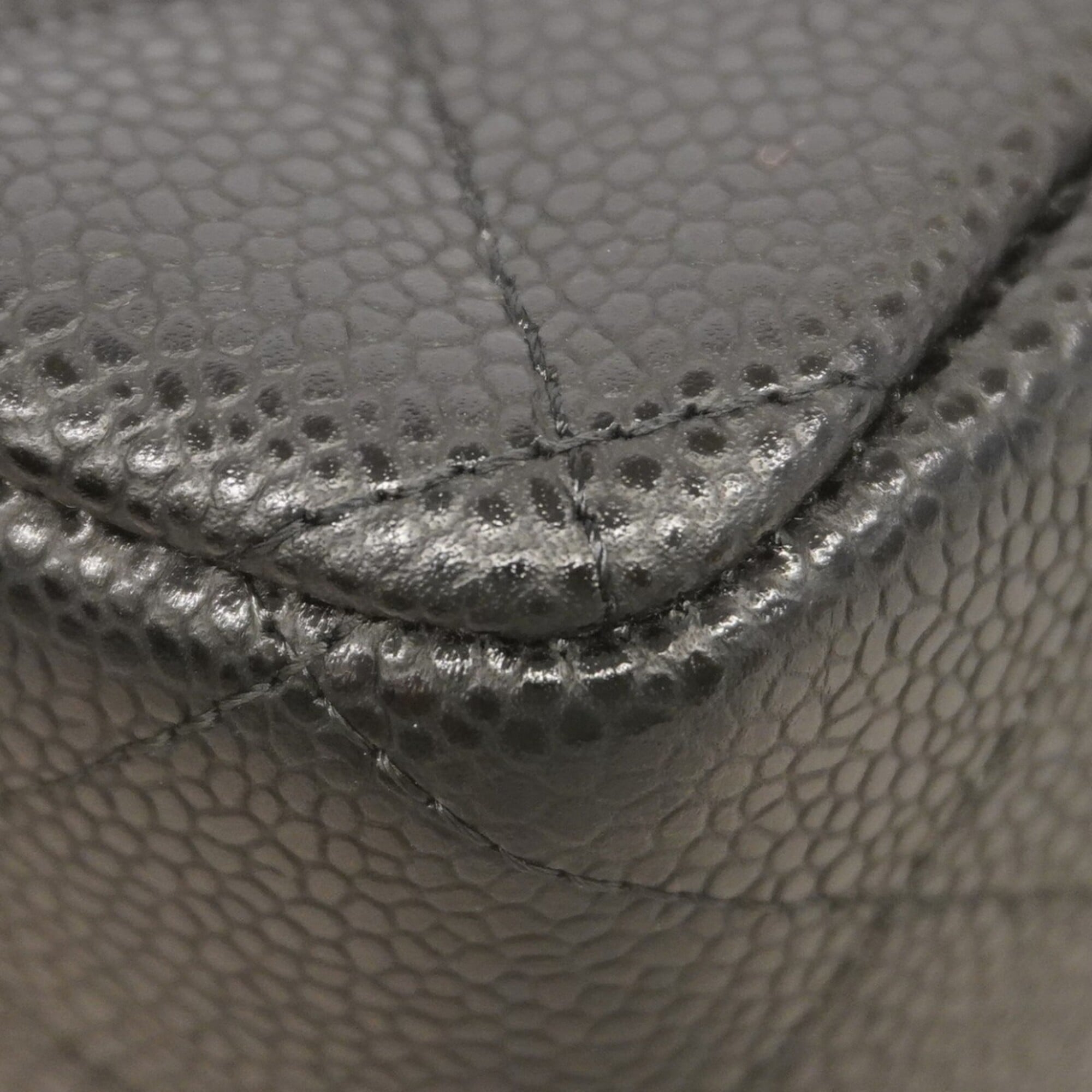 Chanel Black Grained Calfskin Shoulder Bag (Pre-Owned)