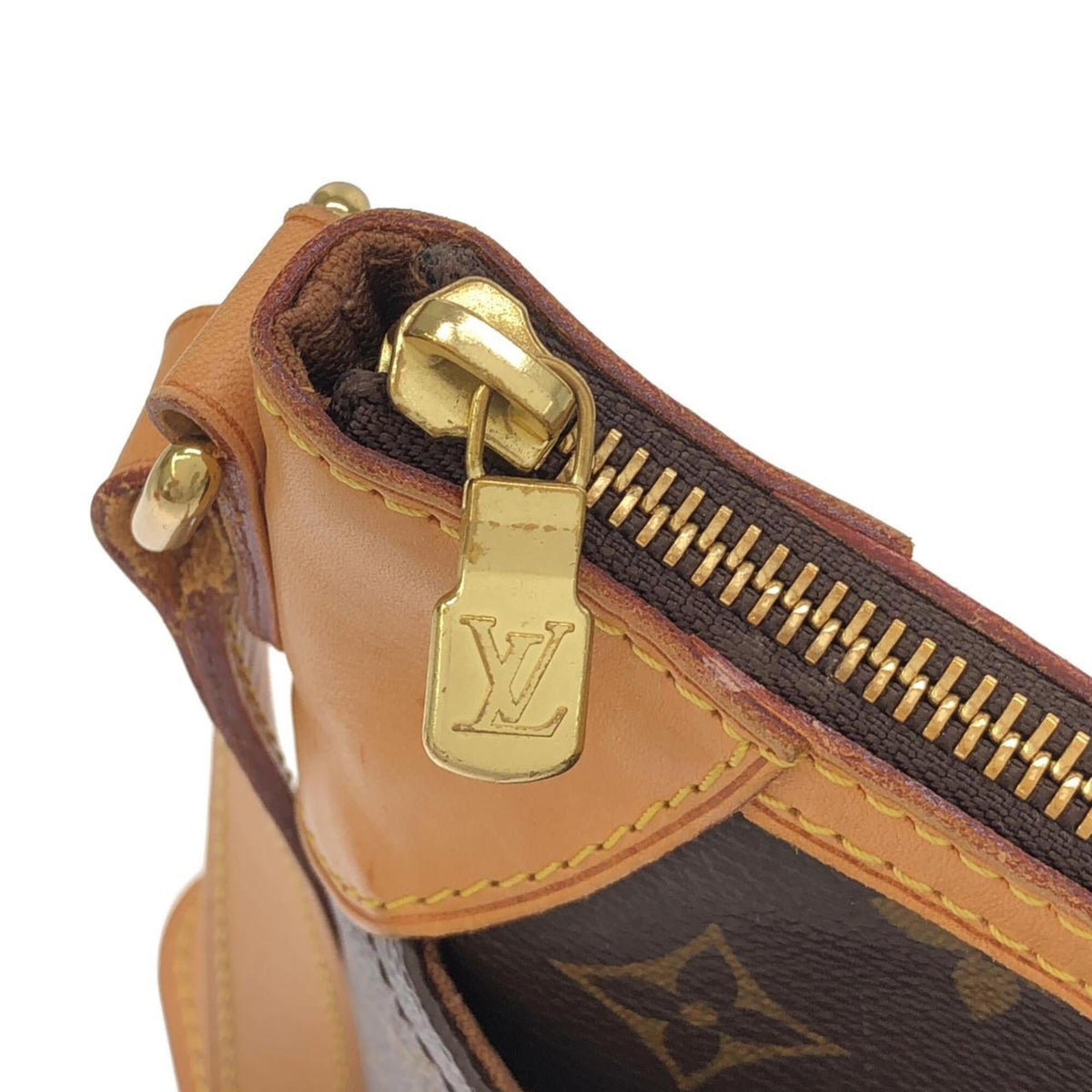 Louis Vuitton Marron Coated Canvas Shoulder Bag (Pre-Owned)