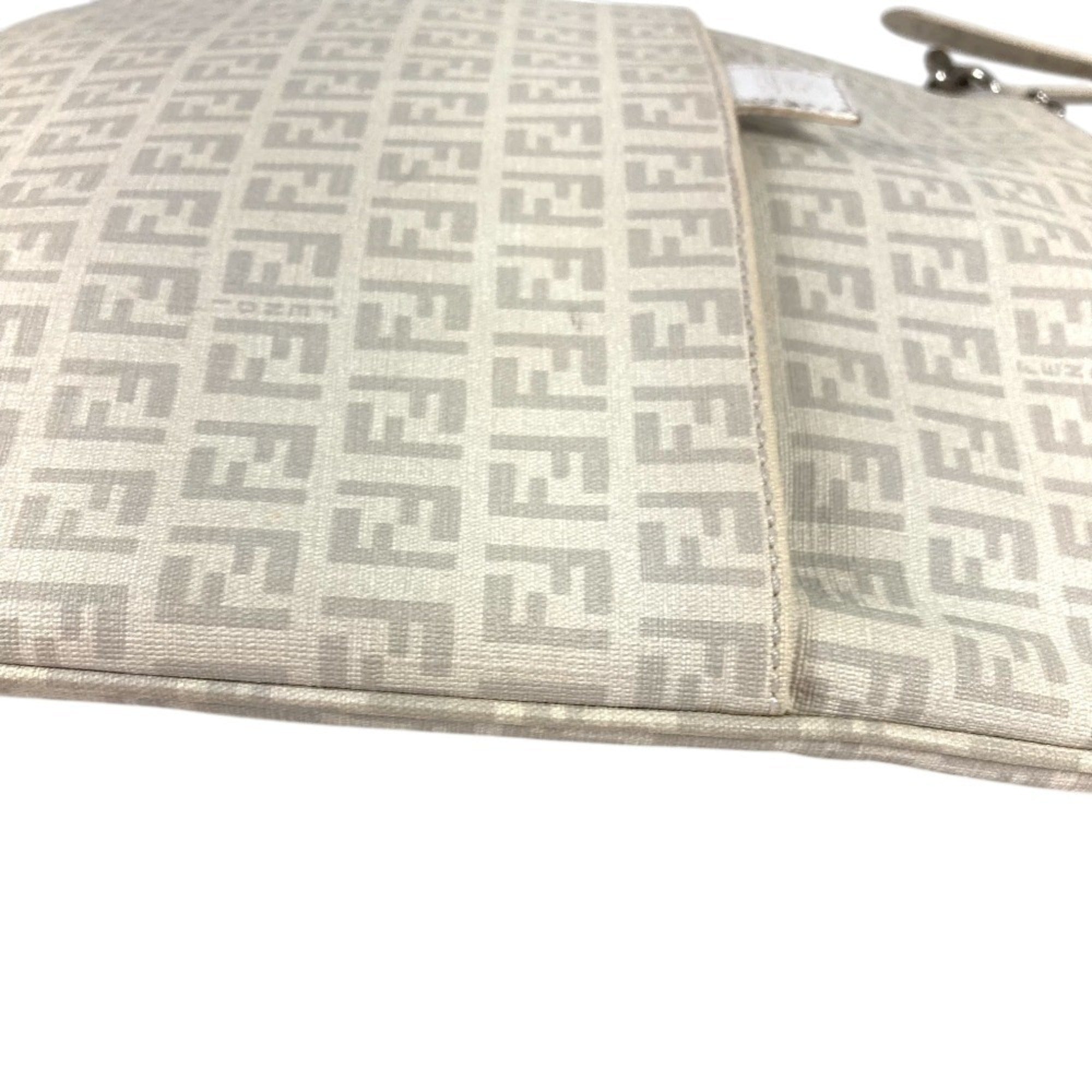 Fendi White Pvc Leather Pochette Shoulder Bag (Pre-Owned)