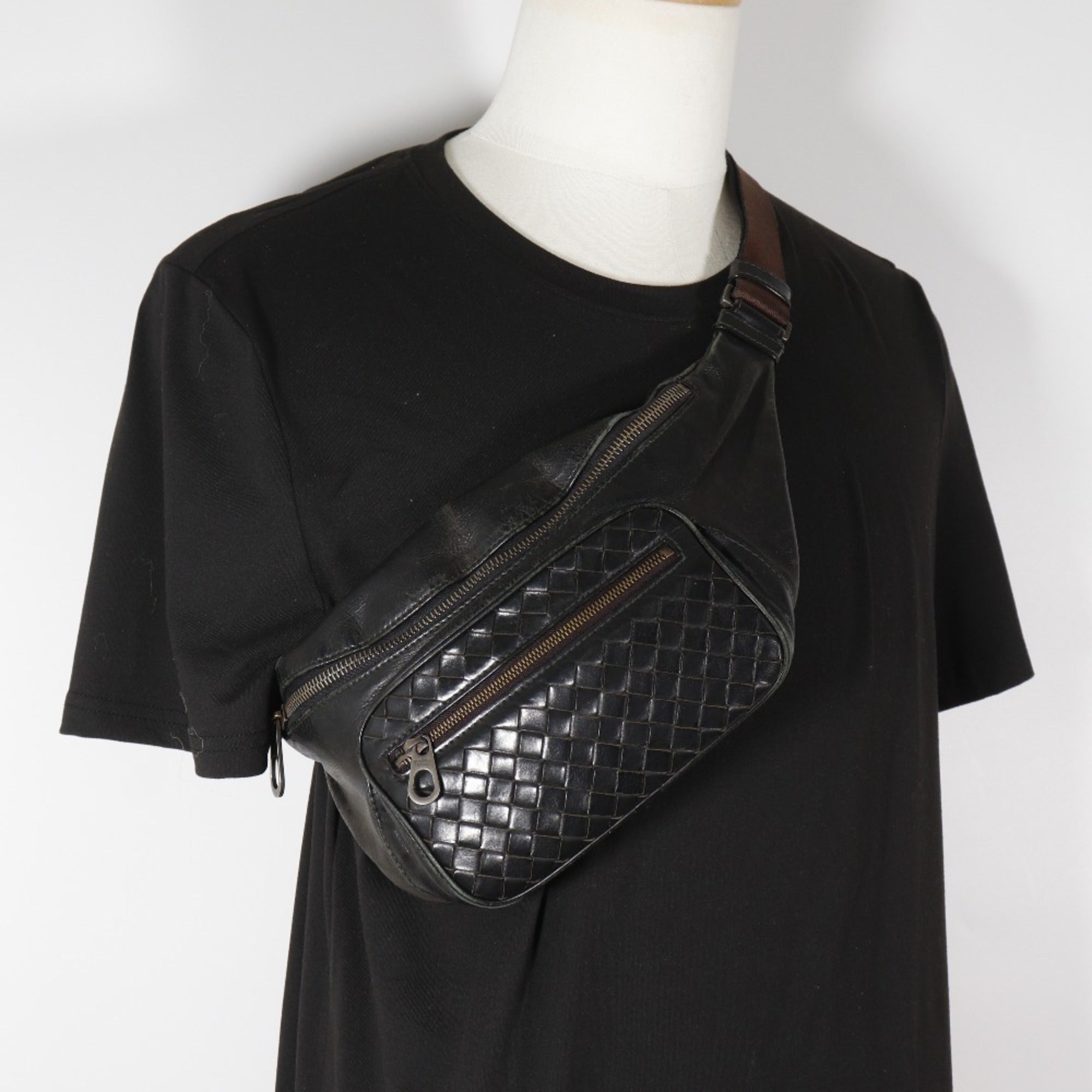 Bottega Veneta Black Leather Shoulder Bag Sling Bag (Pre-Owned)