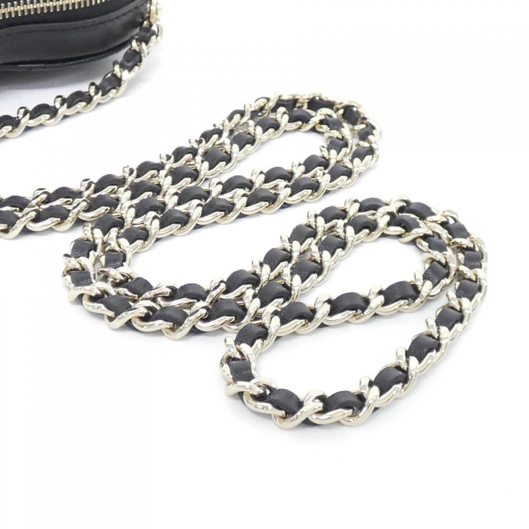 Chanel Black Leather Shoulder Bag (Pre-Owned)