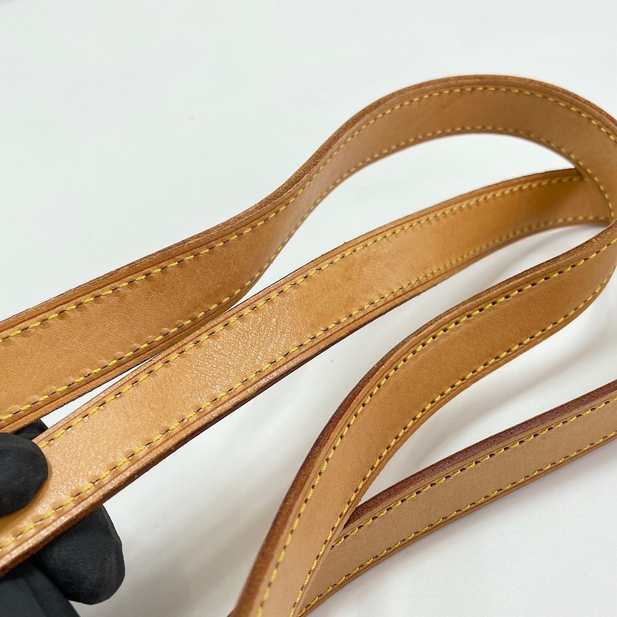 Louis Vuitton Brown Shoulder Bag (Pre-Owned)