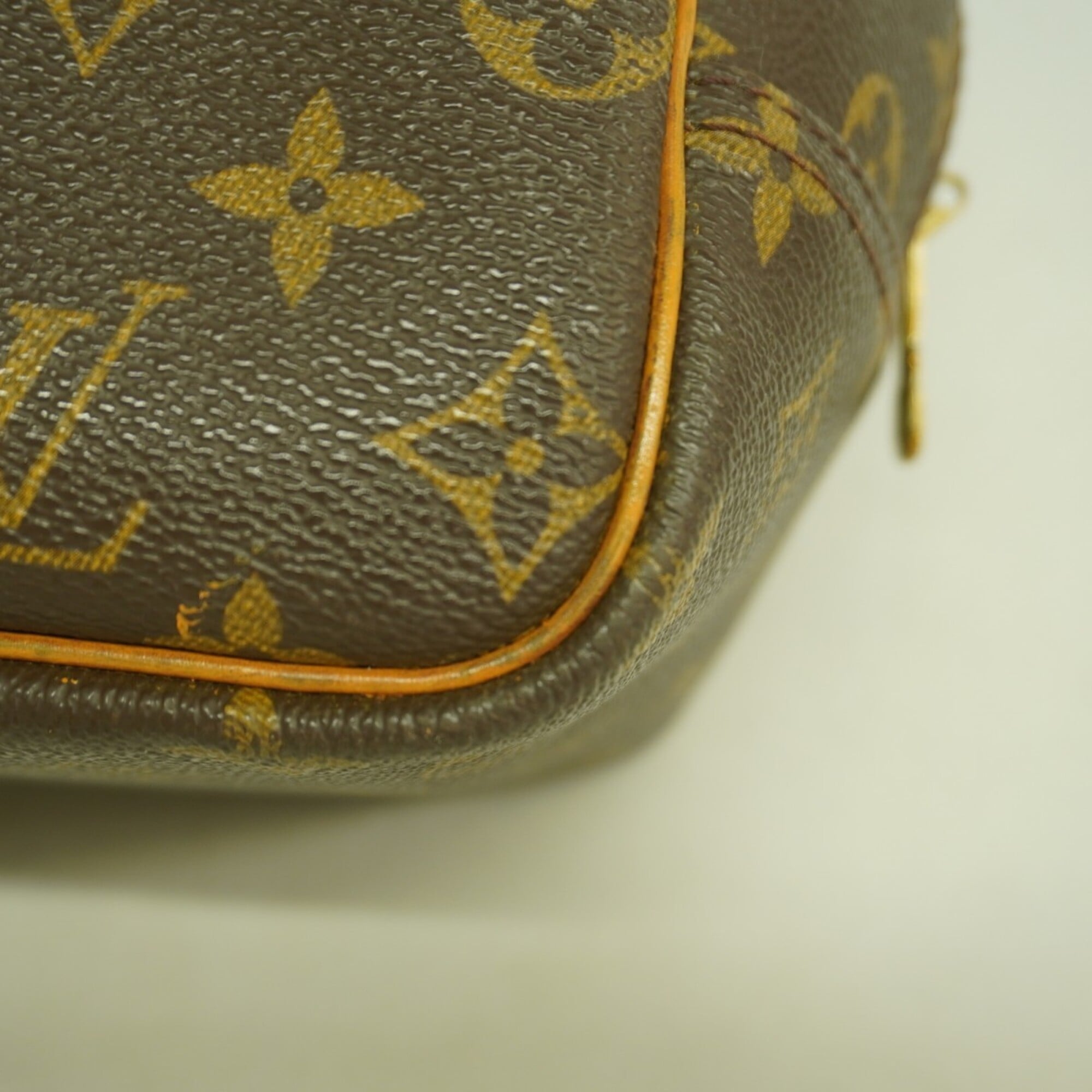 Louis Vuitton Brown Handbag (Pre-Owned)