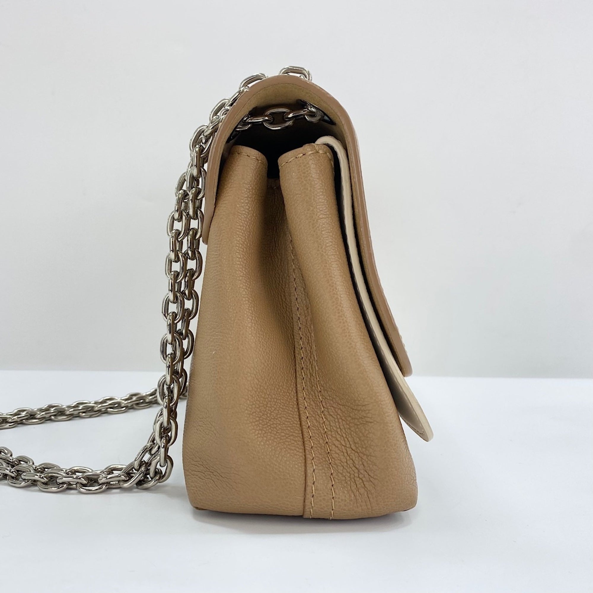 Louis Vuitton Beige Shoulder Bag (Pre-Owned)