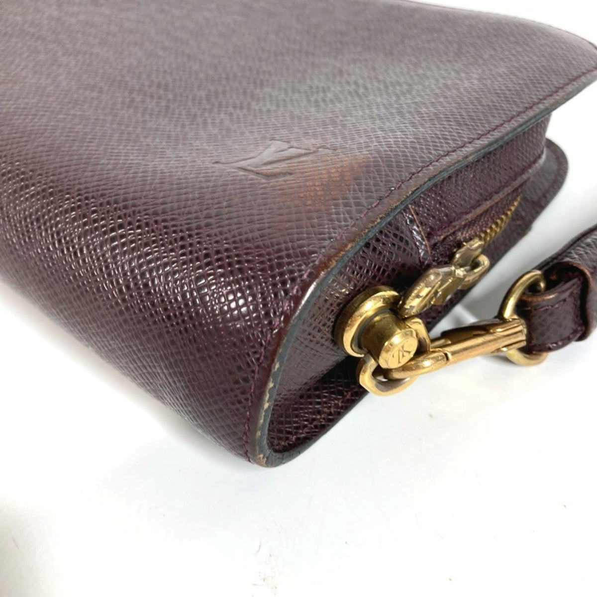 Louis Vuitton Acajou Purple Taiga Leather Leather Clutch Bag (Pre-Owned)