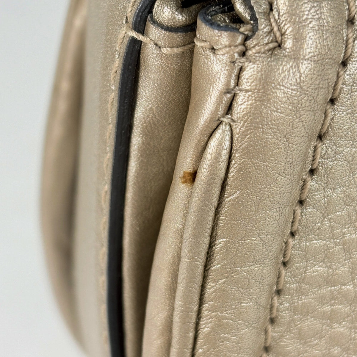 Gucci Champagne Gold Leather Handbag (Pre-Owned)
