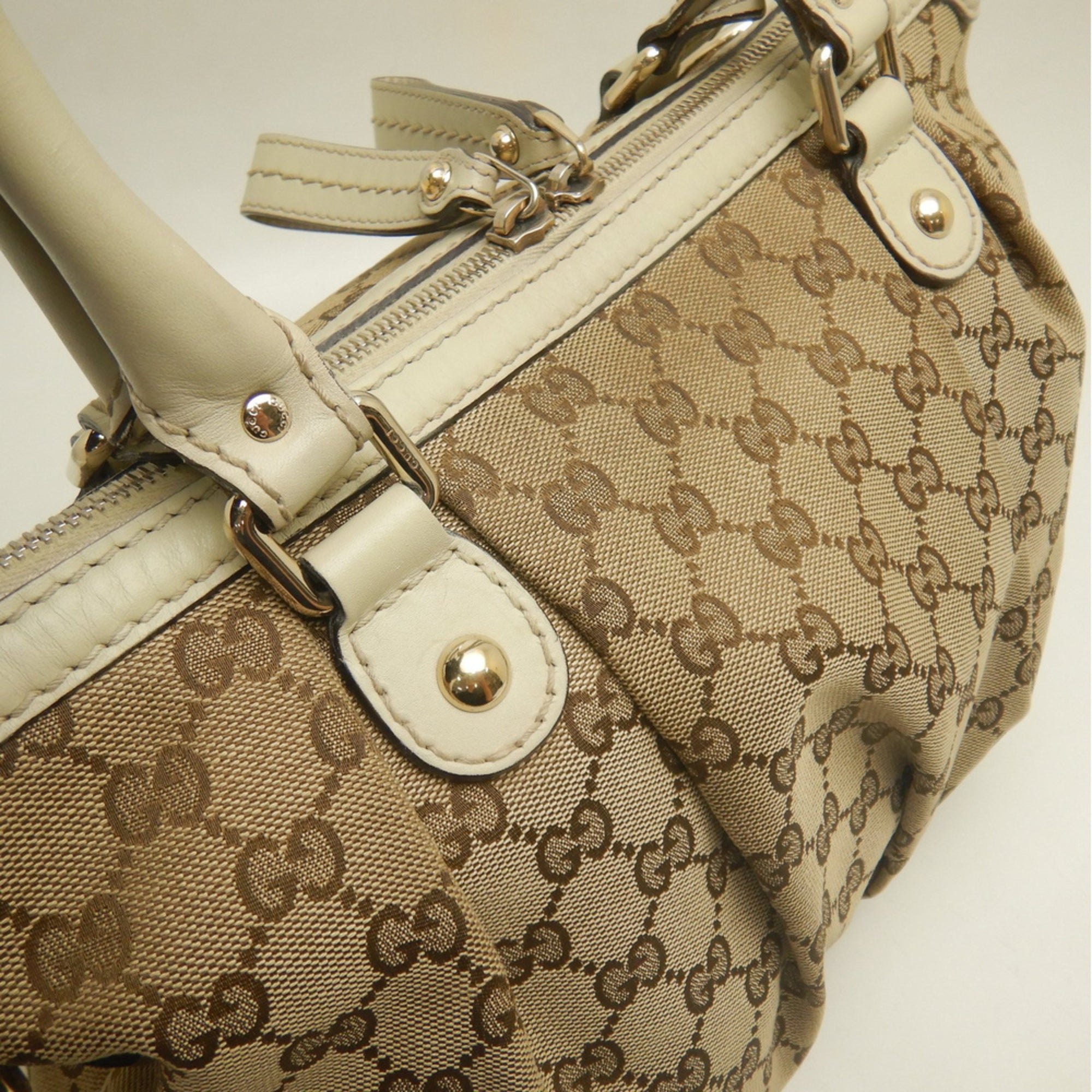 Gucci Beige Gg Canvas Leather Handbag (Pre-Owned)