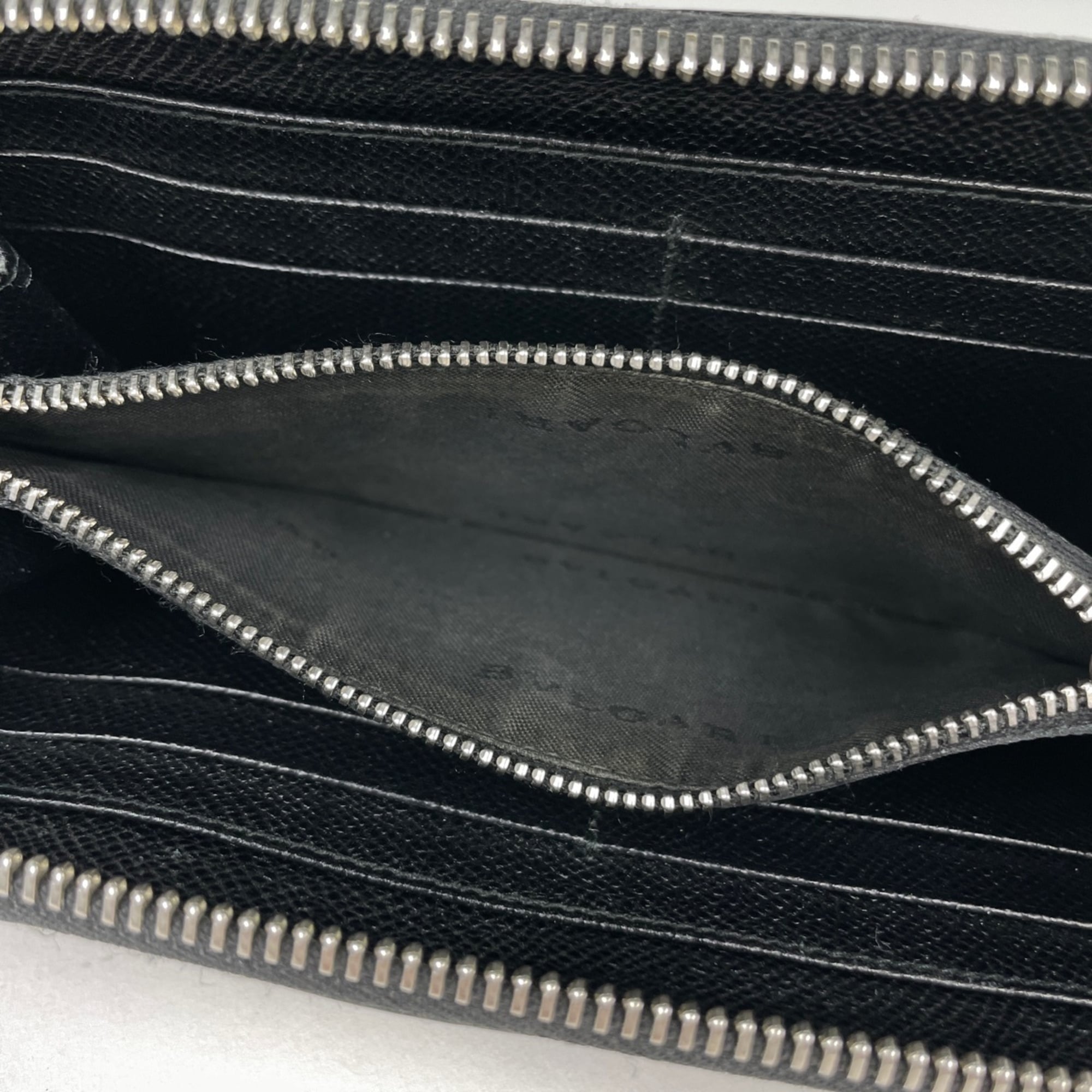 Bvlgari Black Leather Long Wallet (Bi-Fold) (Pre-Owned)