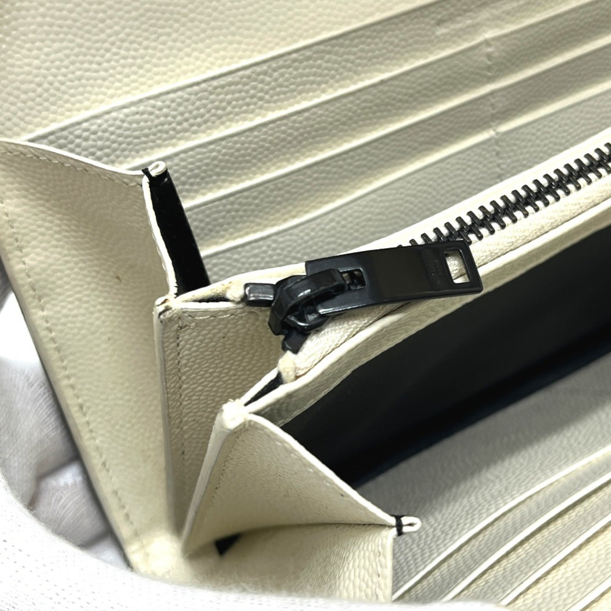 Yves Saint Laurent Black White Leather Long Wallet (Bi-Fold) (Pre-Owned)