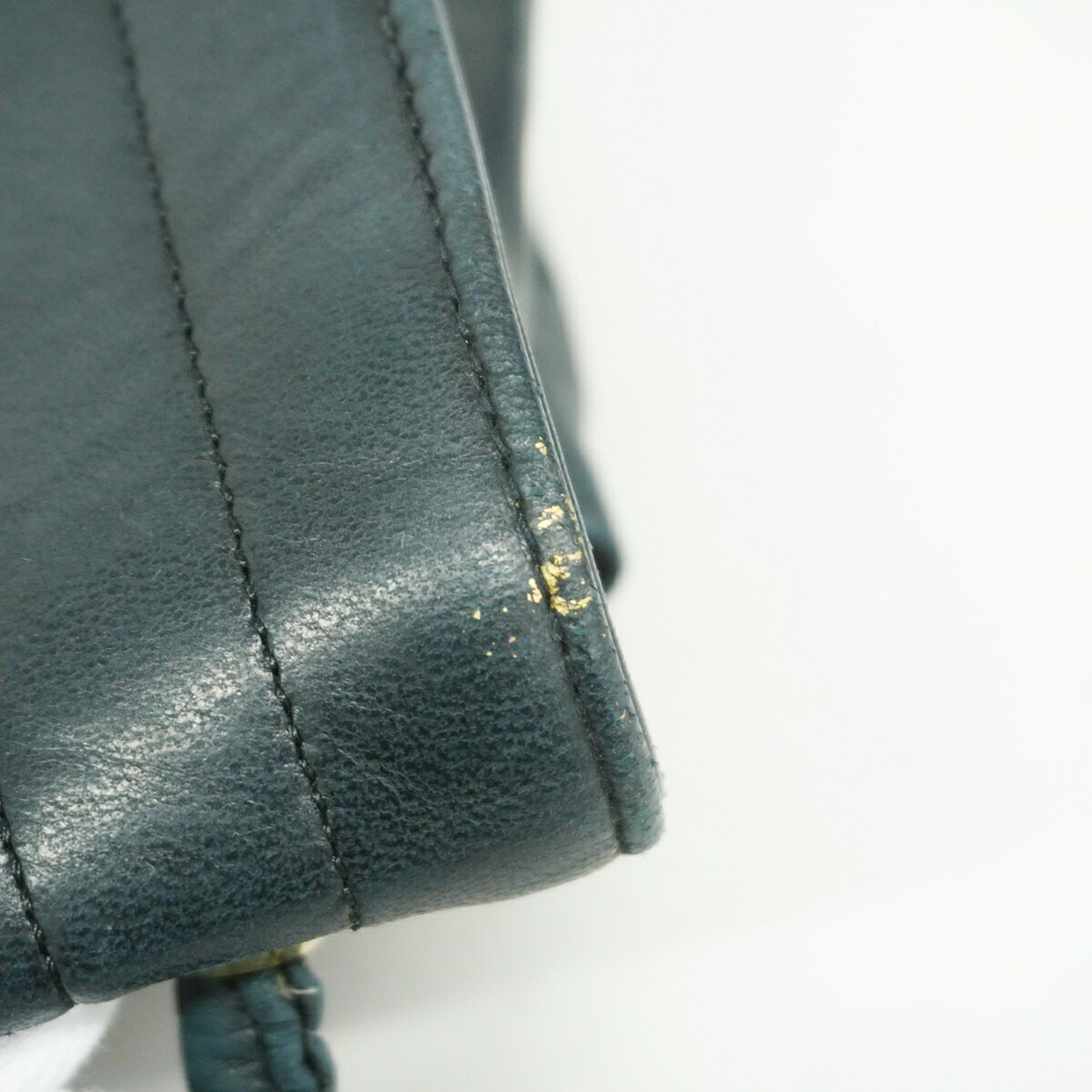 Chanel Black Leather Shoulder Bag (Pre-Owned)