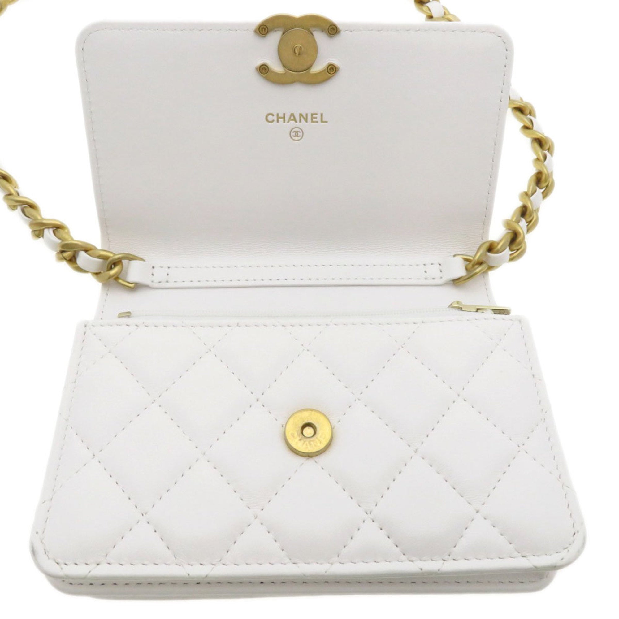 Chanel Matelasse White Leather Shoulder Bag (Pre-Owned)