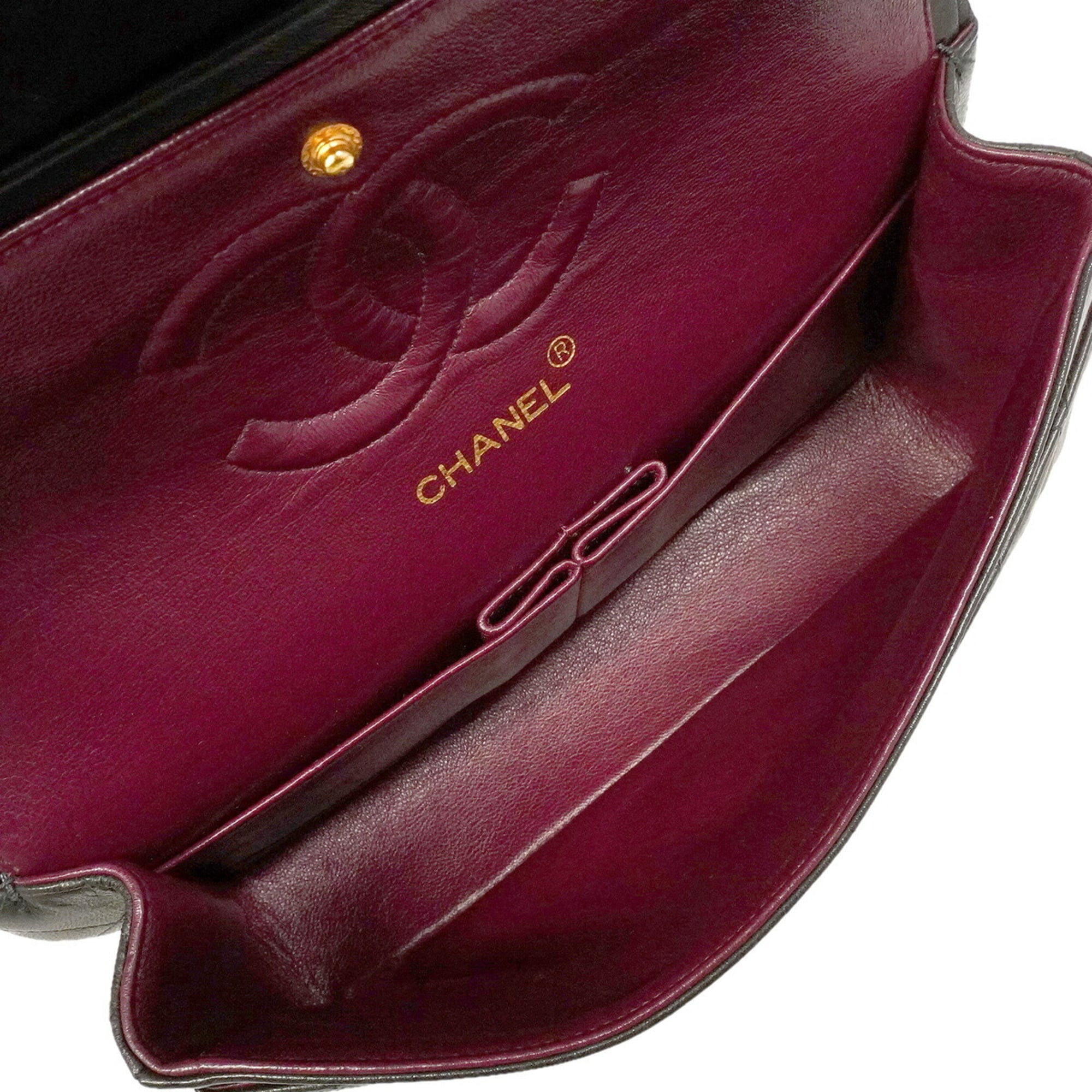 Chanel Black Leather Shoulder Bag (Pre-Owned)