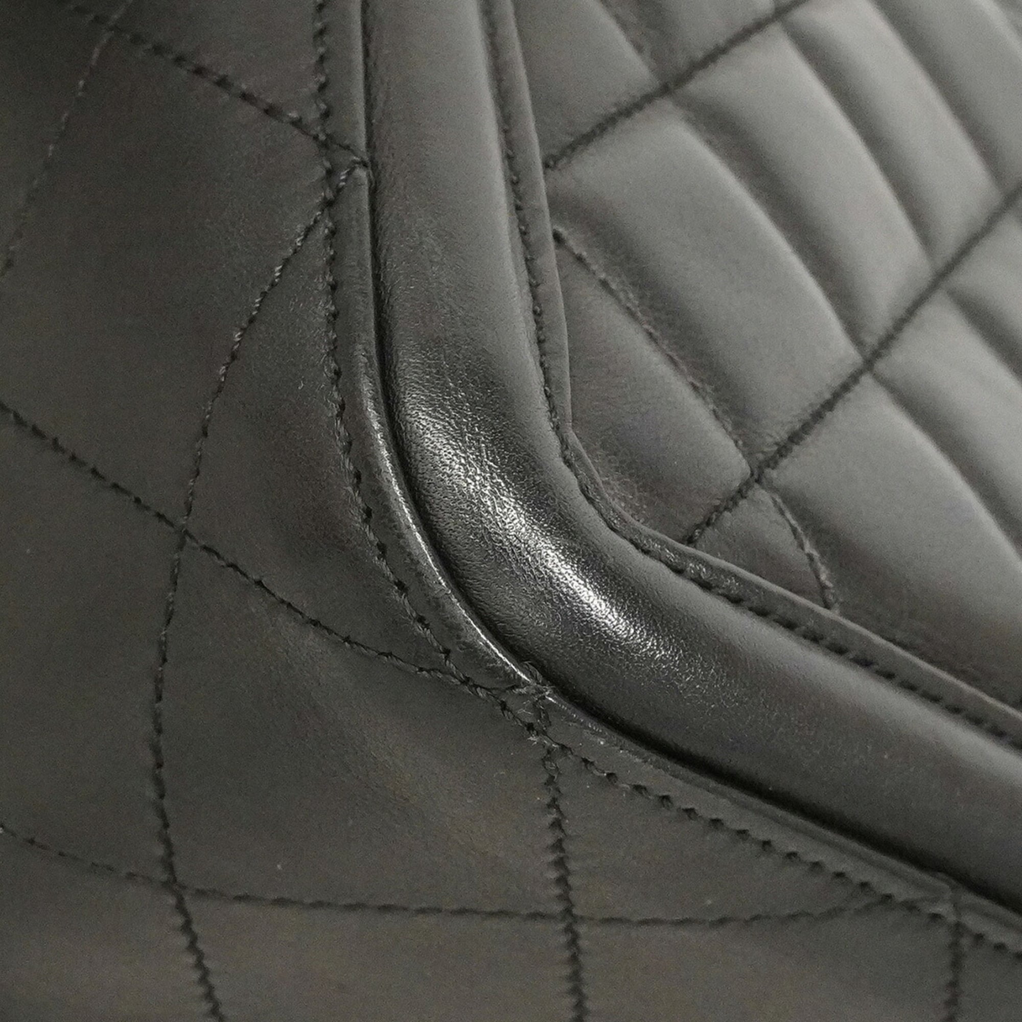 Chanel Black Leather Shoulder Bag (Pre-Owned)