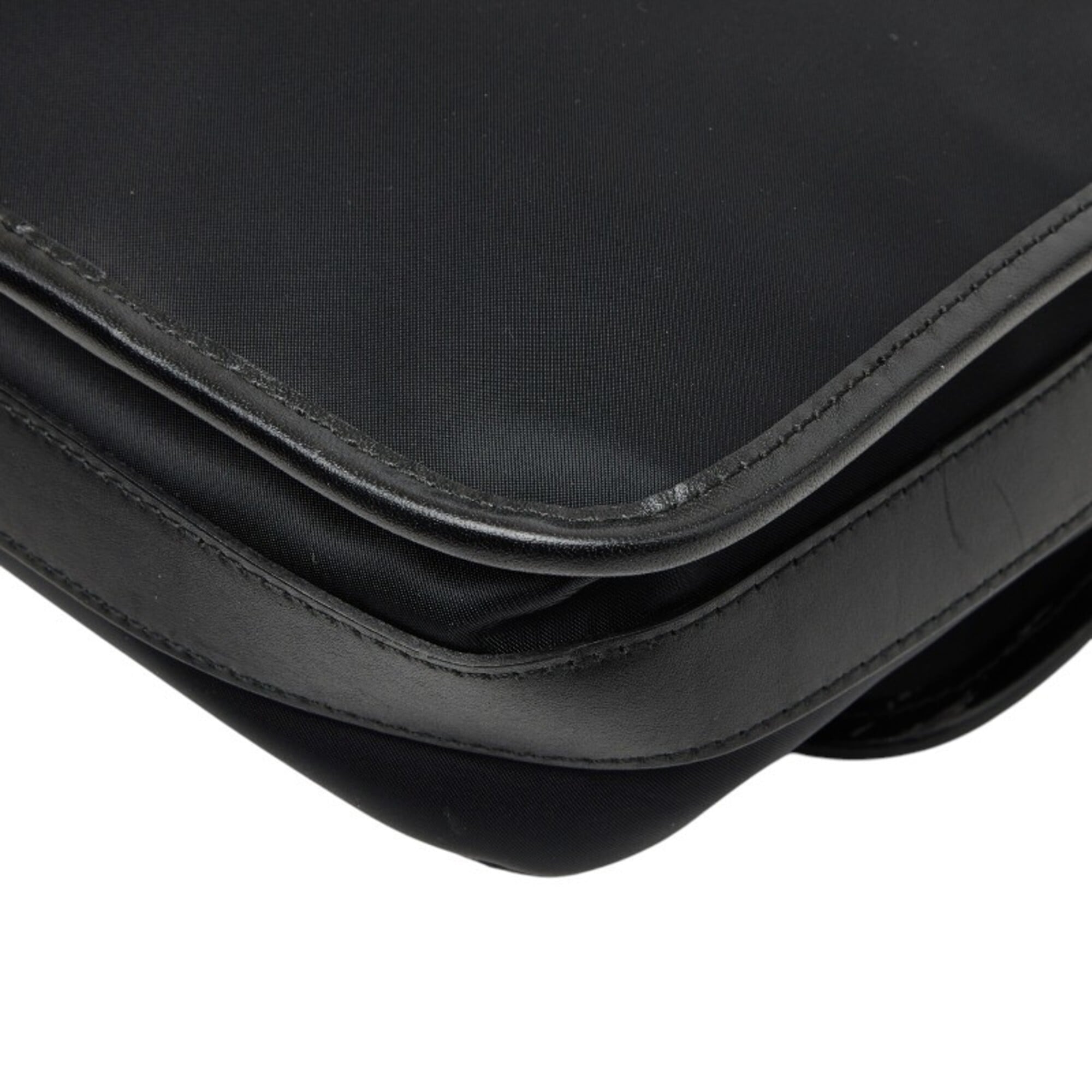 Burberry Black Nylon Leather Shoulder Bag (Pre-Owned)