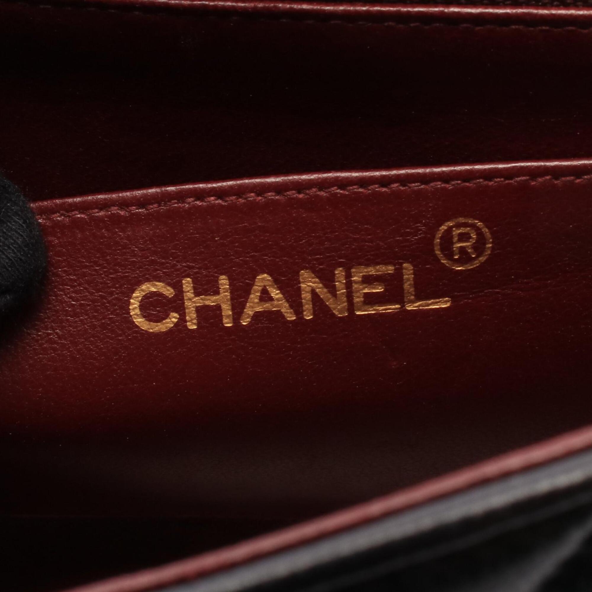 Chanel Black Leather Shoulder Bag (Pre-Owned)