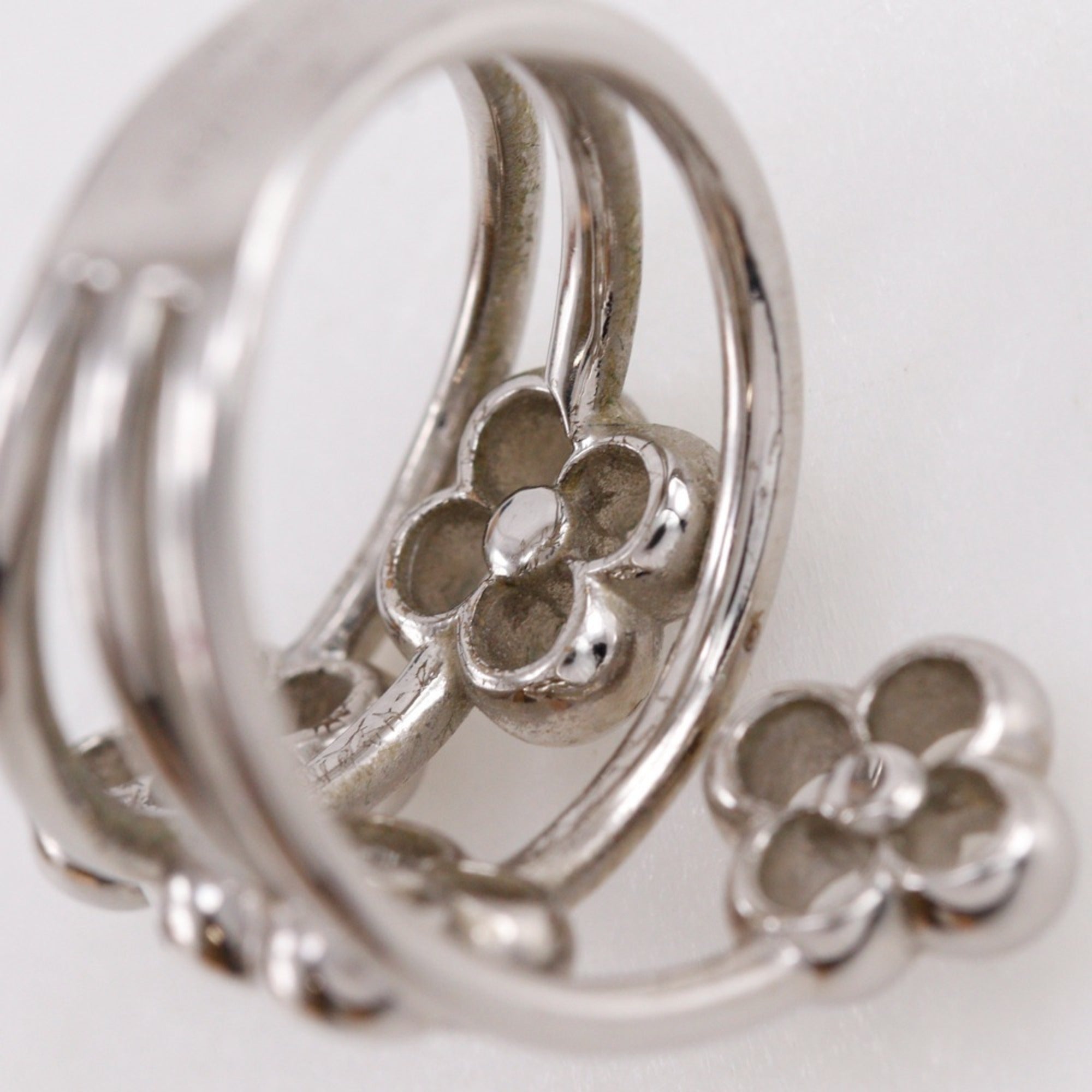 Louis Vuitton Silver Metal Band Ring (Pre-Owned)