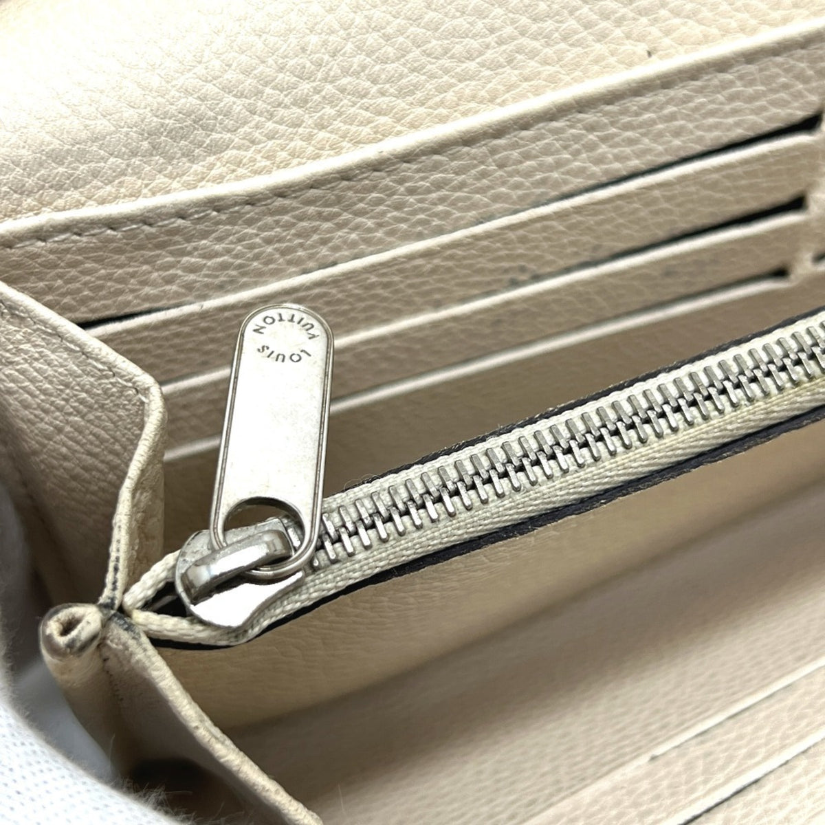 Louis Vuitton White Leather Long Wallet (Bi-Fold) (Pre-Owned)