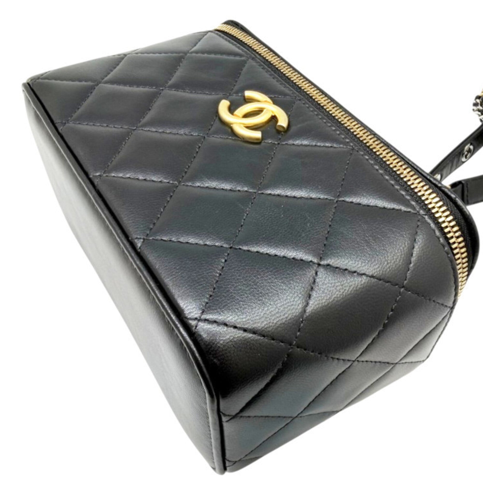 Chanel Black Leather Shoulder Bag (Pre-Owned)