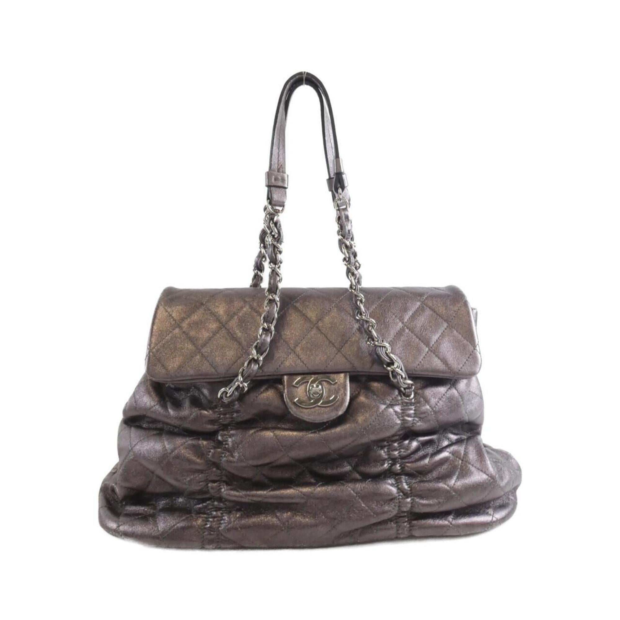 Chanel Silver Leather Shoulder Bag (Pre-Owned)