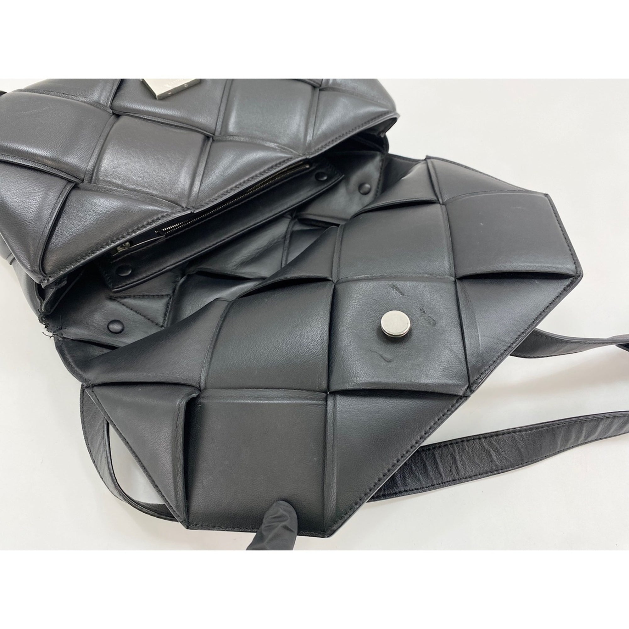 Bottega Veneta Black Shoulder Bag (Pre-Owned)