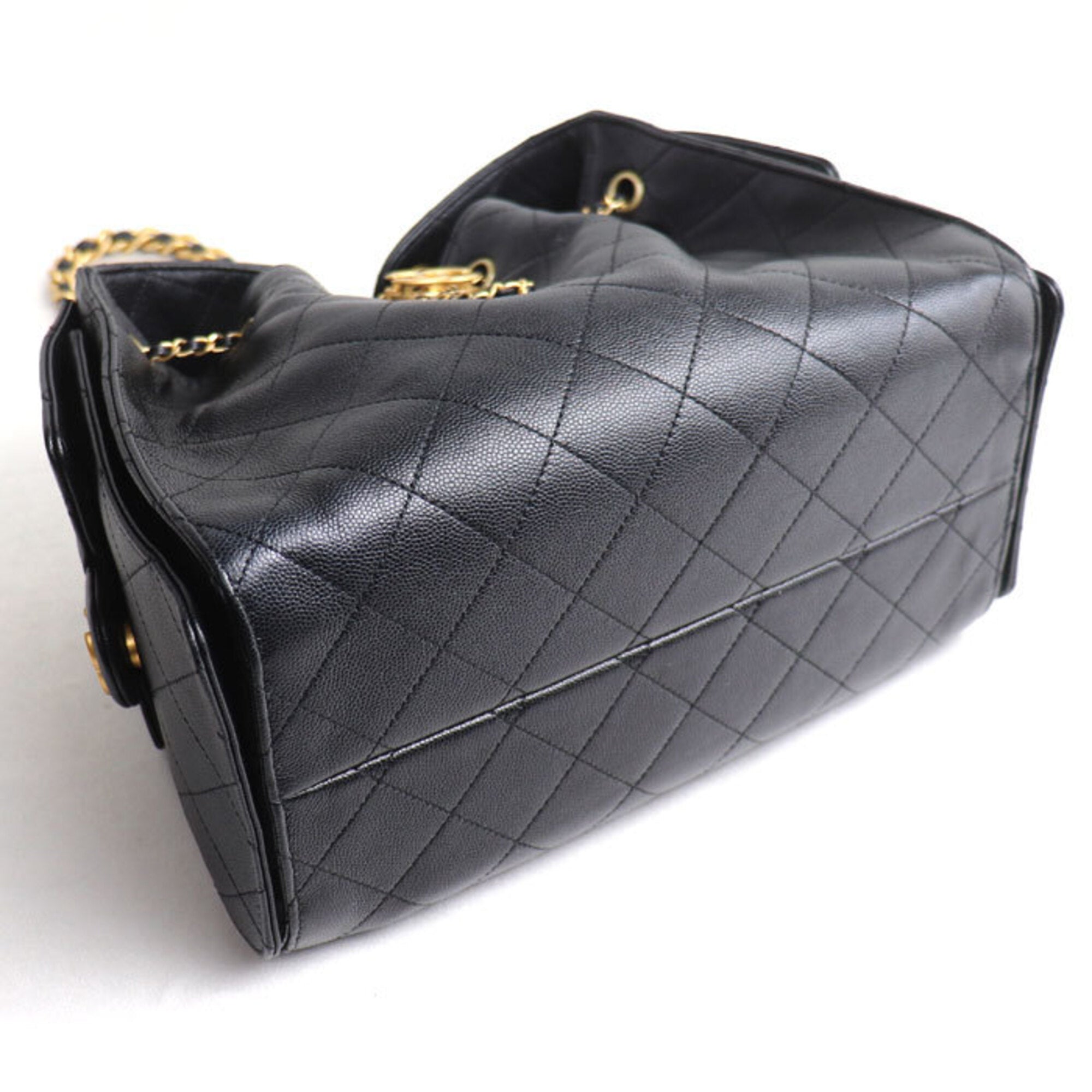 Chanel Black Leather Shoulder Bag (Pre-Owned)