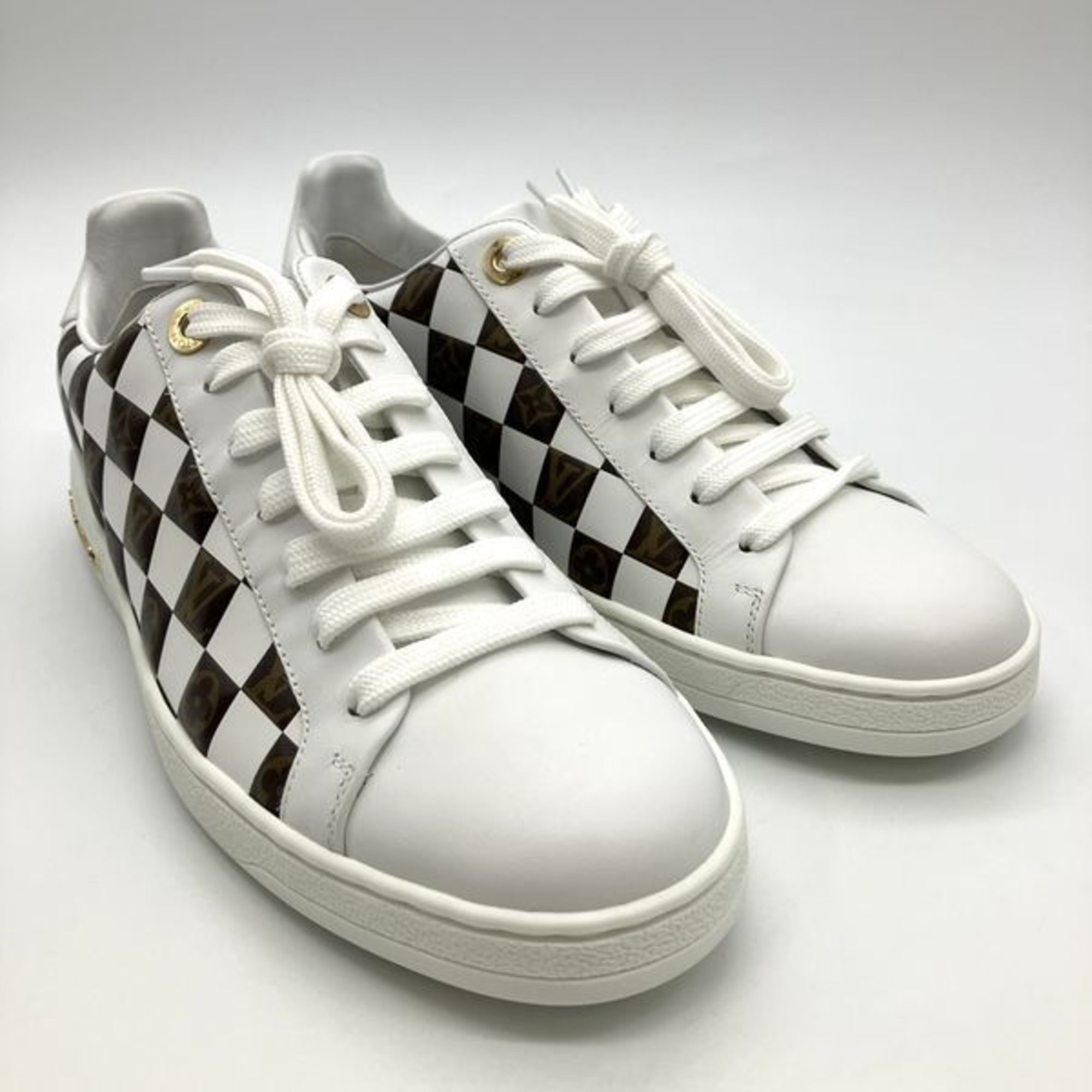 Louis Vuitton White Sneakers (Pre-Owned)