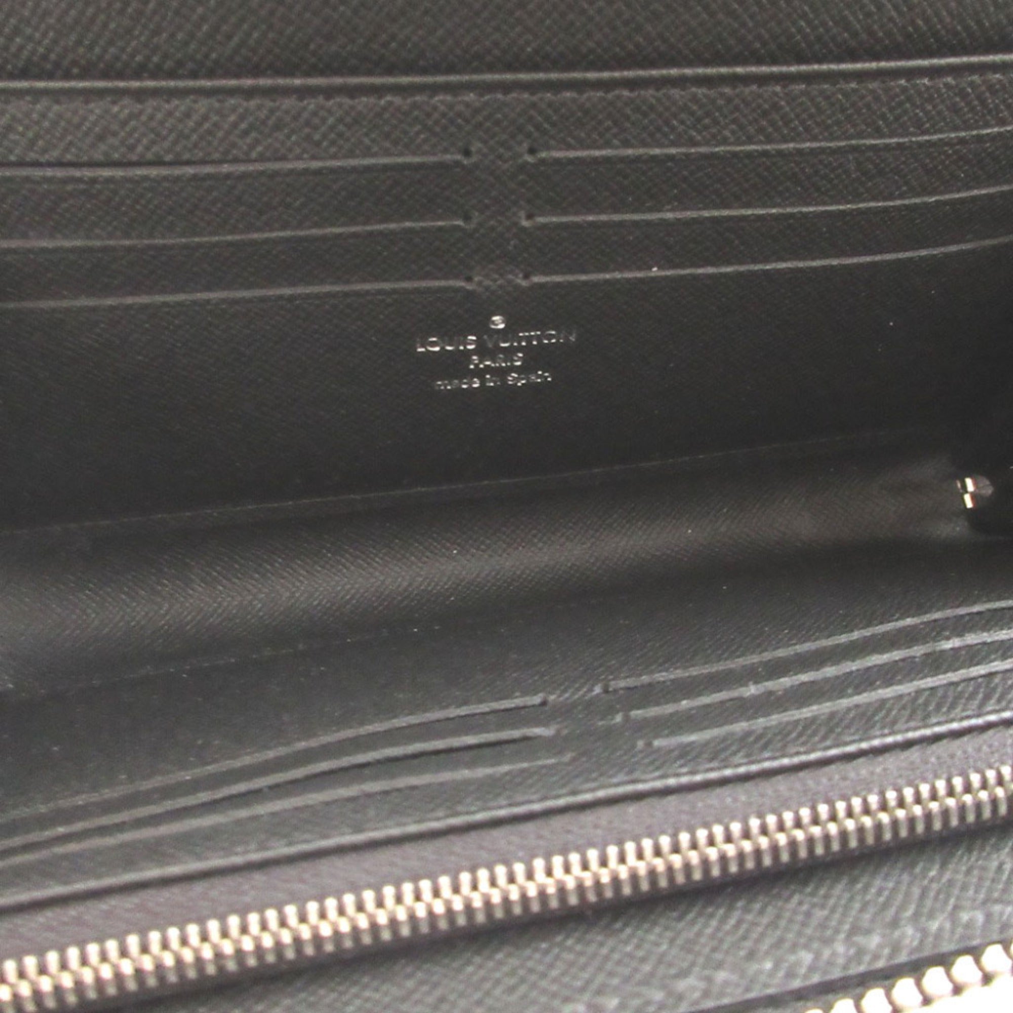 Louis Vuitton Black Taiga Leather Long Wallet (Bi-Fold) (Pre-Owned)