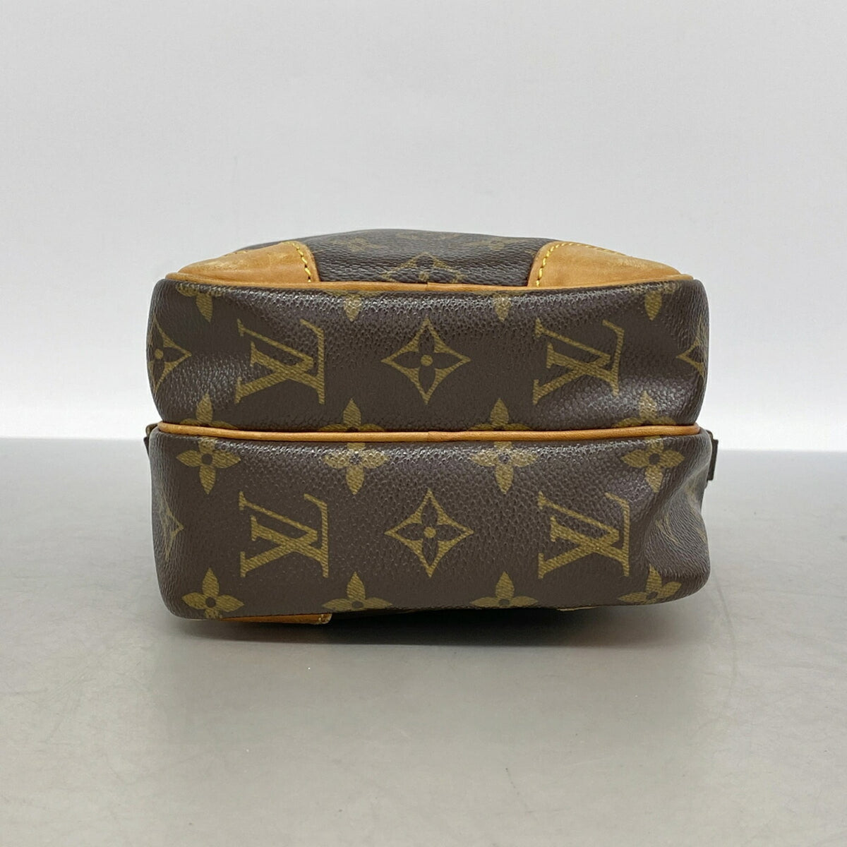 Louis Vuitton Brown Shoulder Bag (Pre-Owned)