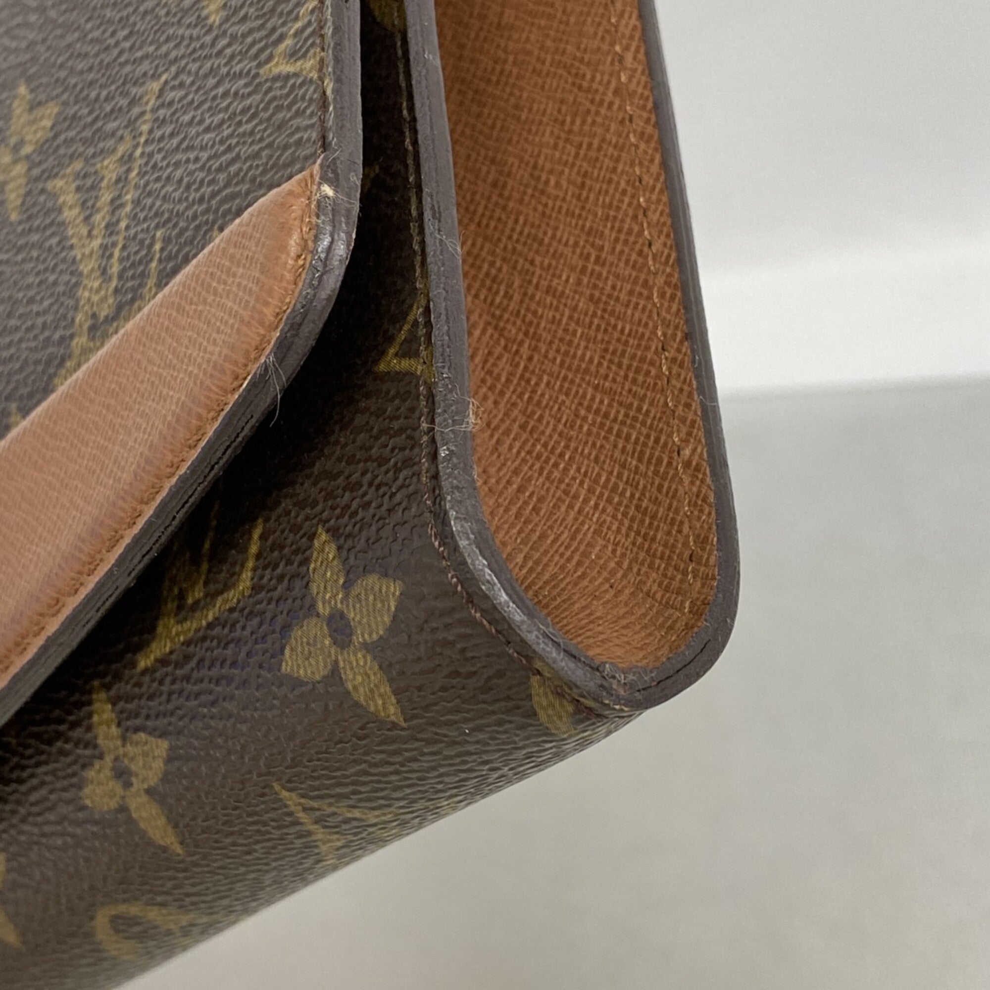 Louis Vuitton Brown Shoulder Bag (Pre-Owned)