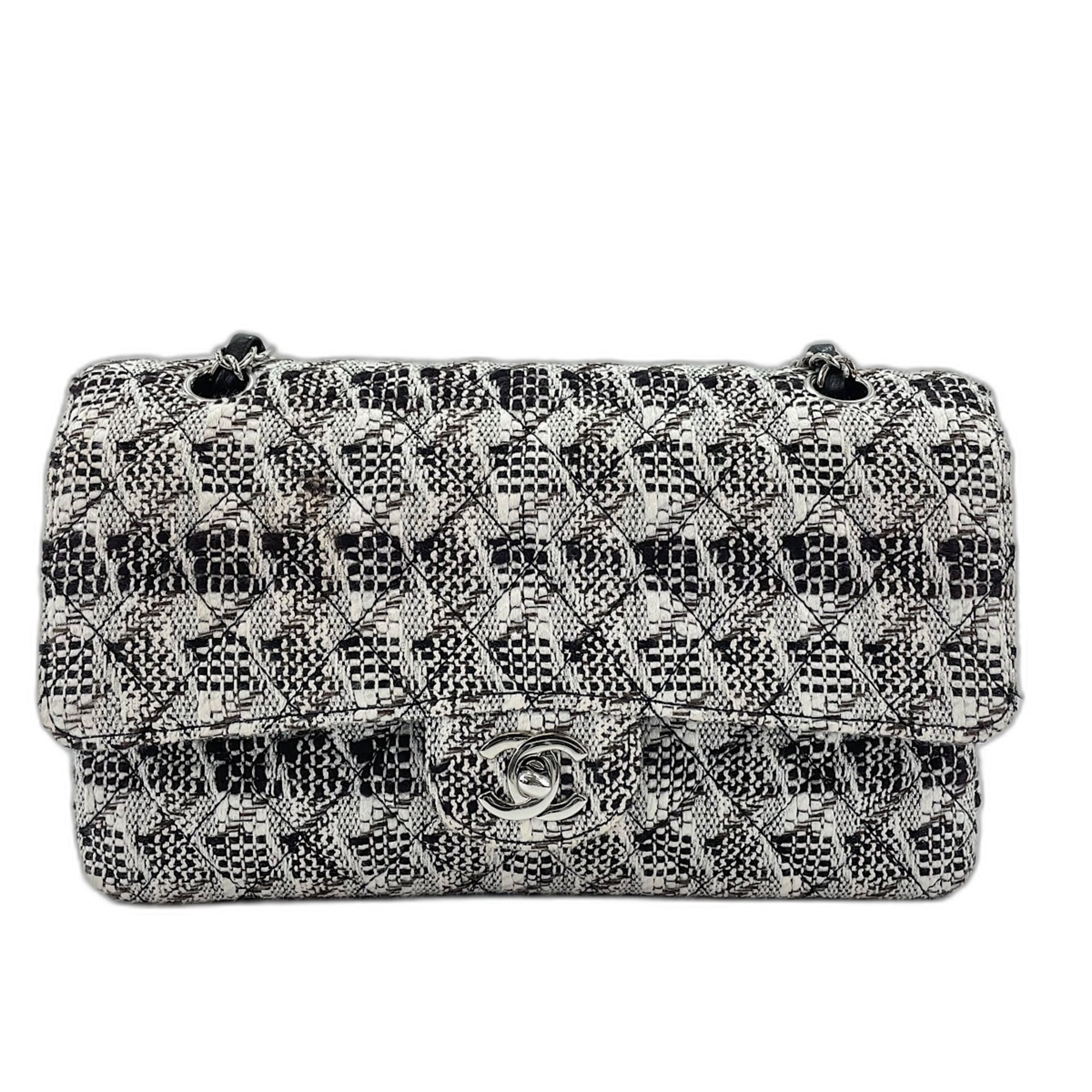 Chanel White Handbag (Pre-Owned)