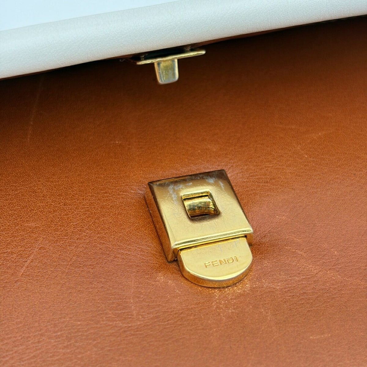 Fendi Brown White Leather Handbag (Pre-Owned)