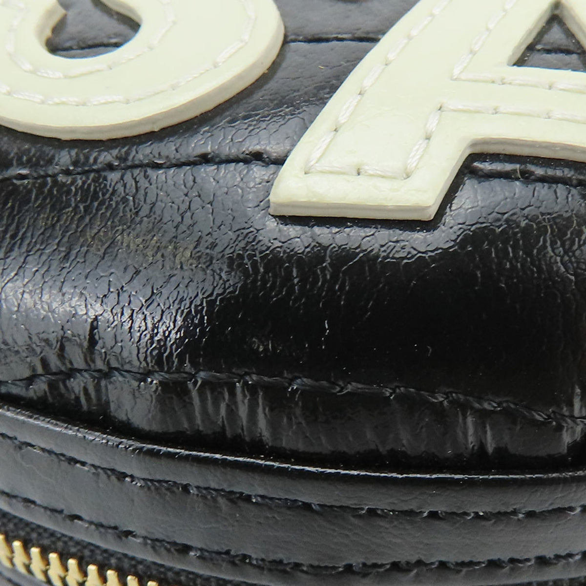 Chanel Black Leather Shoulder Bag (Pre-Owned)