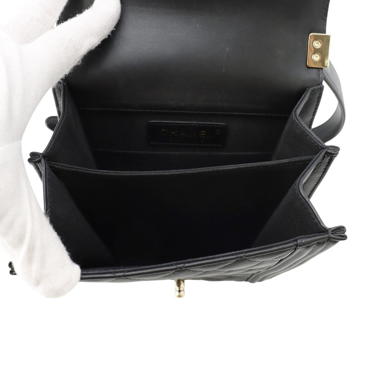 Chanel Boy Chanel Black Leather Handbag Shoulder Bag (Pre-Owned)