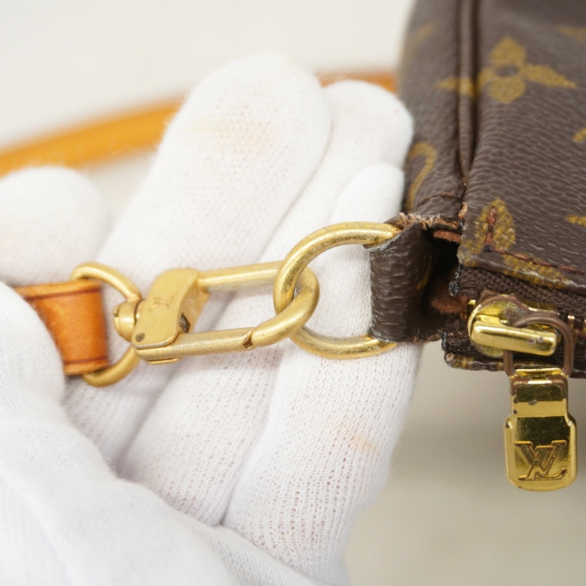 Louis Vuitton Brown Pouch (Pre-Owned)