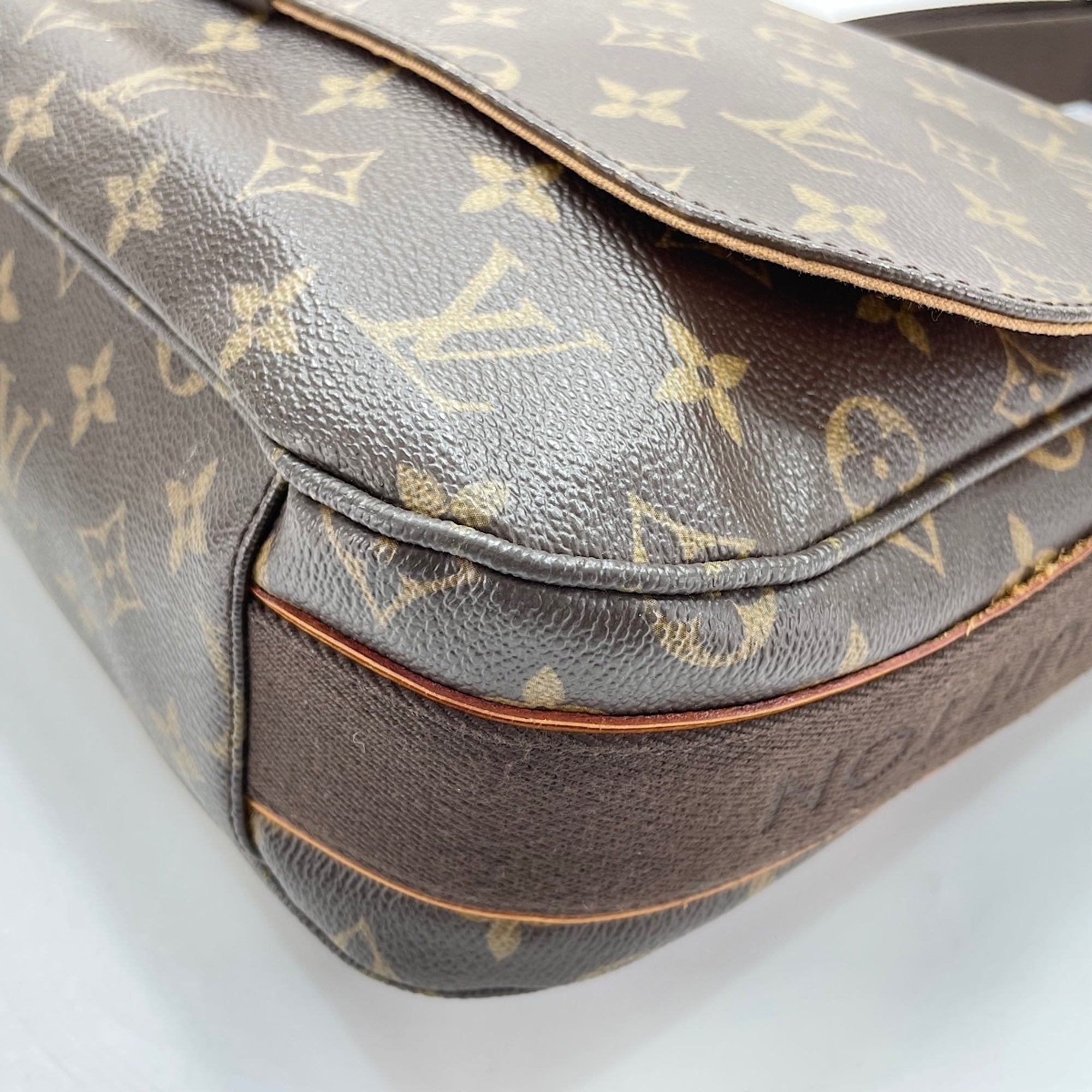 Louis Vuitton Brown Messenger Bag (Pre-Owned)