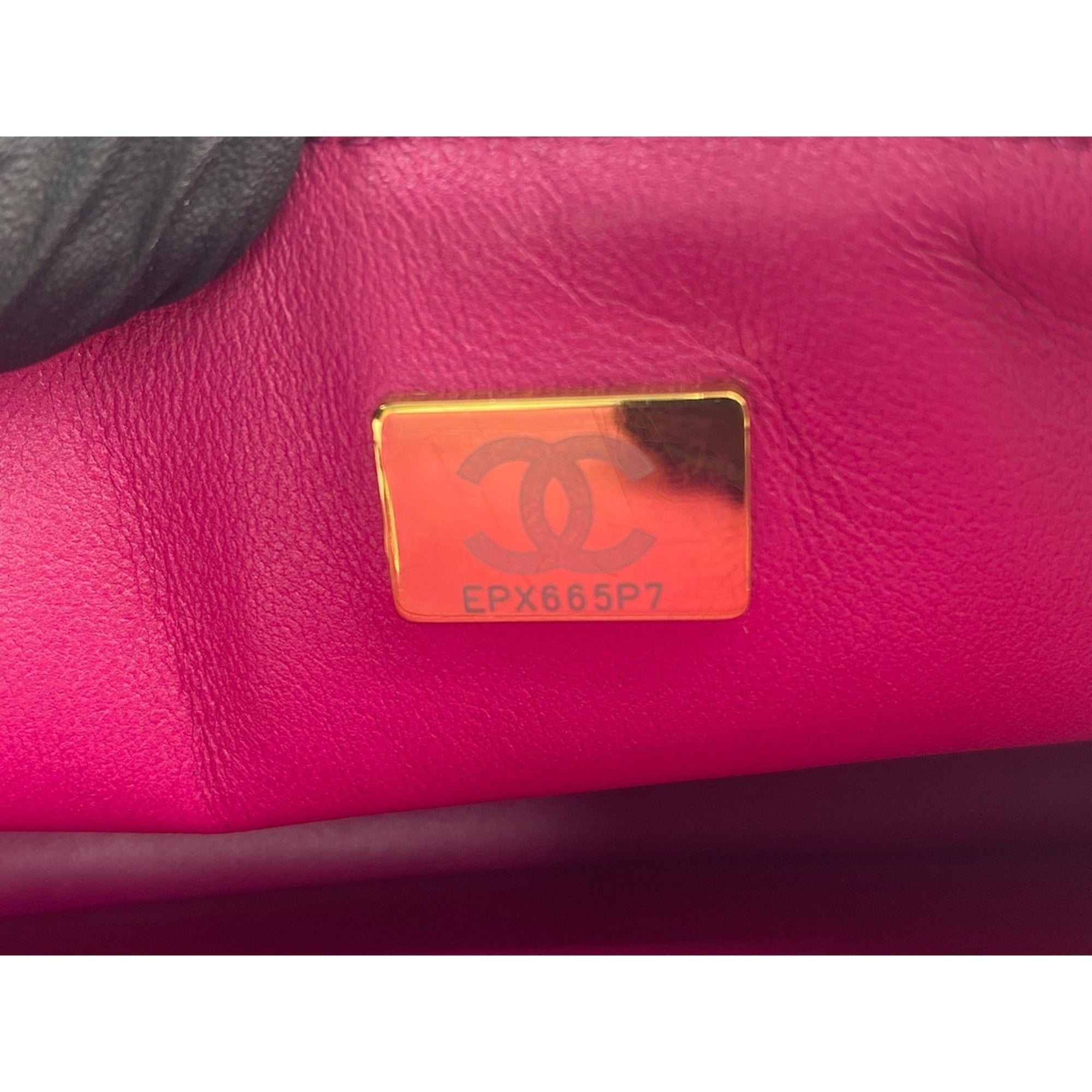 Chanel Pink Shoulder Bag (Pre-Owned)