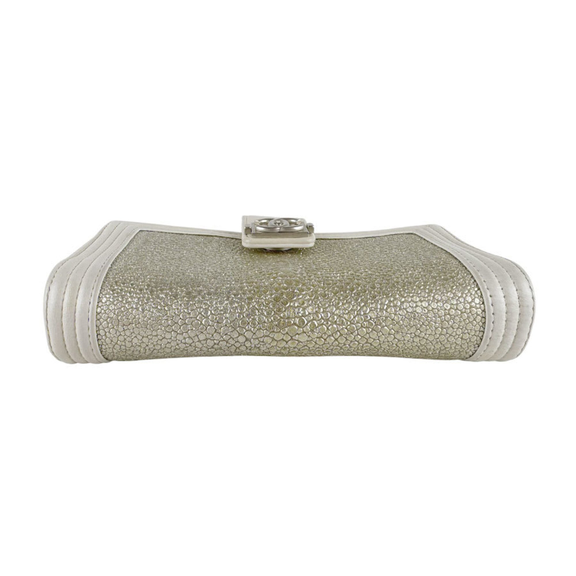 Chanel Ivory Leather Shoulder Bag (Pre-Owned)