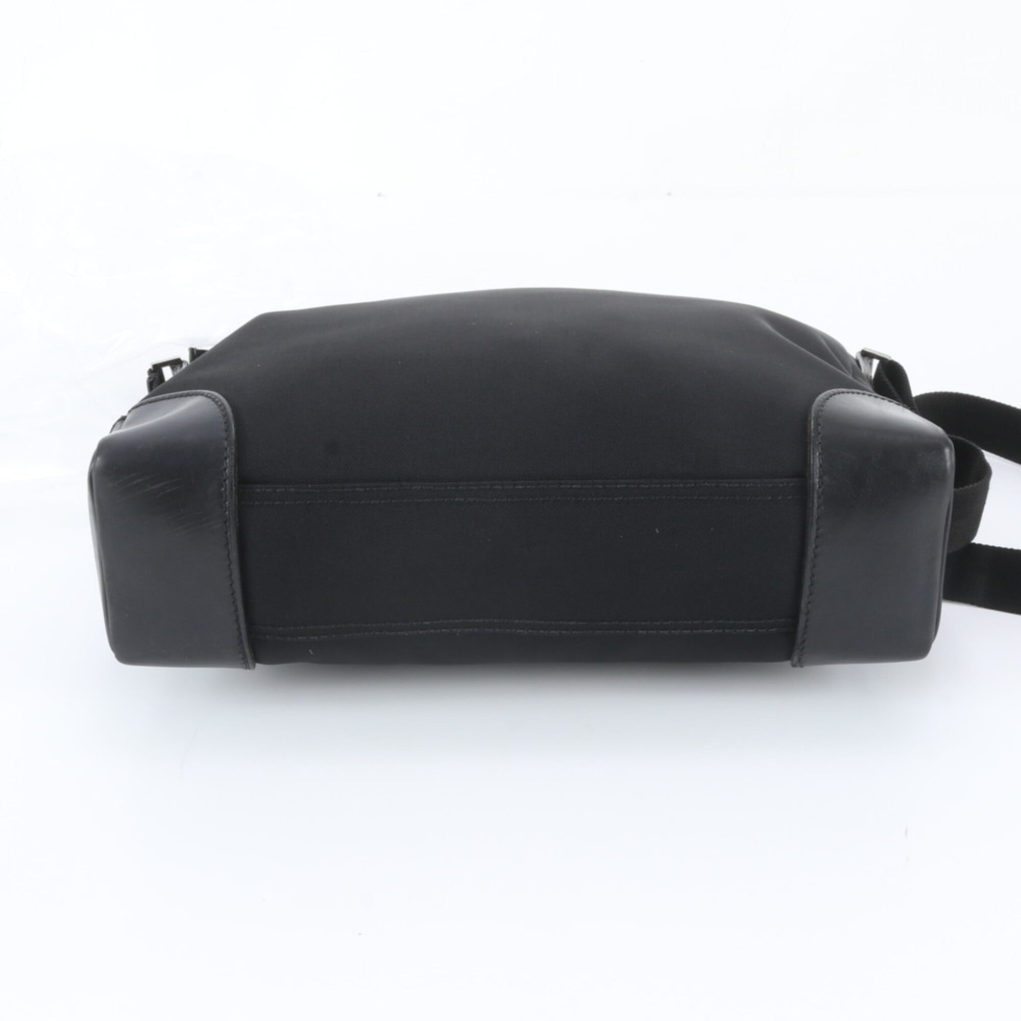 Gucci Black Leather Nylon Messenger Bag Shoulder Bag (Pre-Owned)
