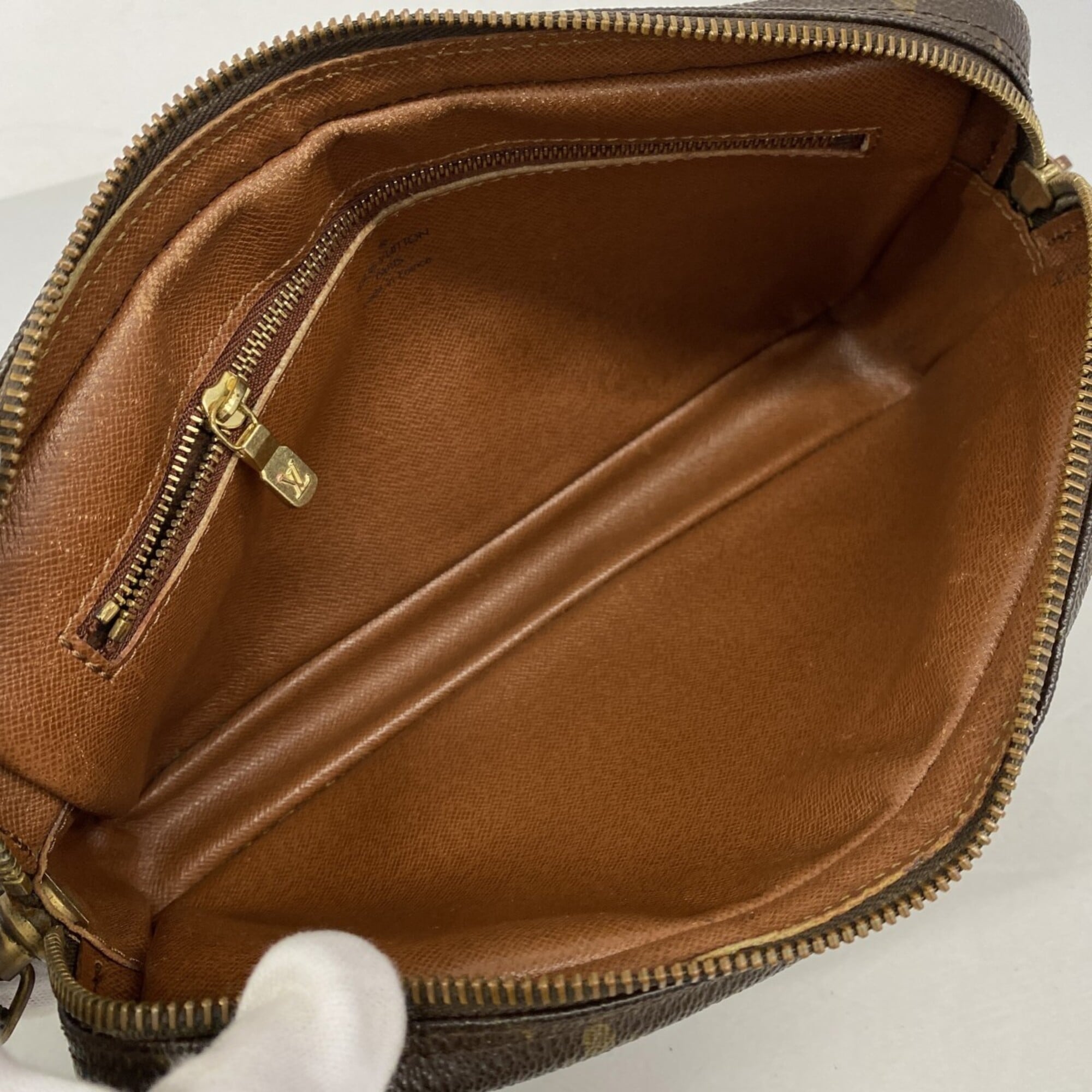 Louis Vuitton Brown Clutch Bag (Pre-Owned)