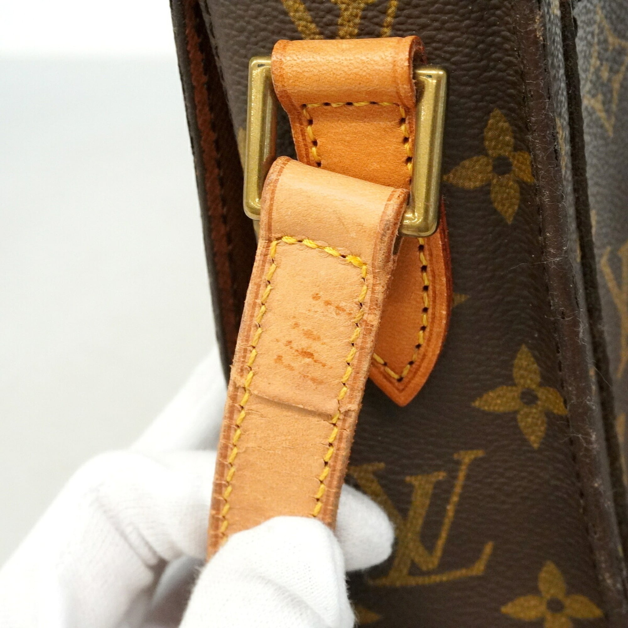 Louis Vuitton Brown Shoulder Bag (Pre-Owned)