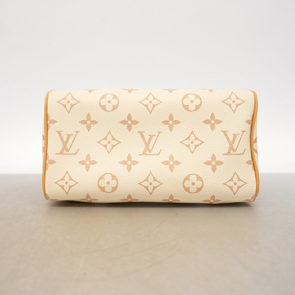 Louis Vuitton White Handbag (Pre-Owned)