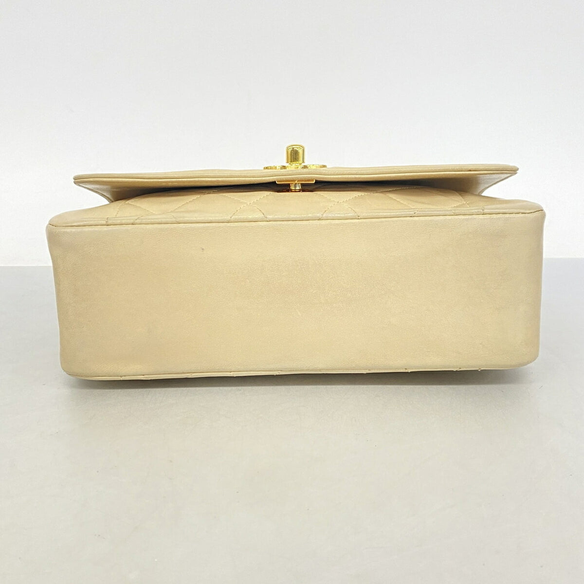 Chanel Beige Leather Shoulder Bag (Pre-Owned)