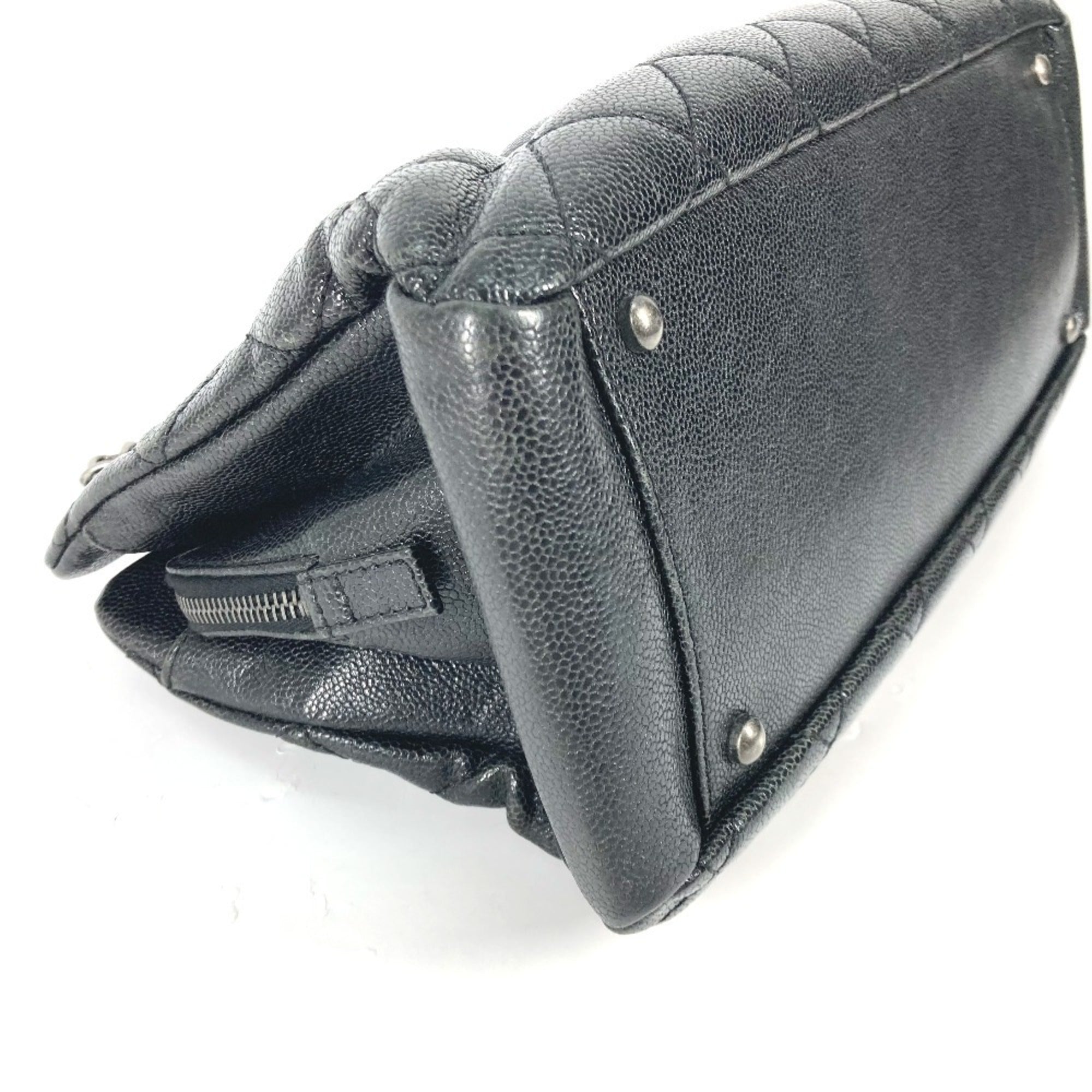 Chanel Black Leather Shoulder Bag (Pre-Owned)