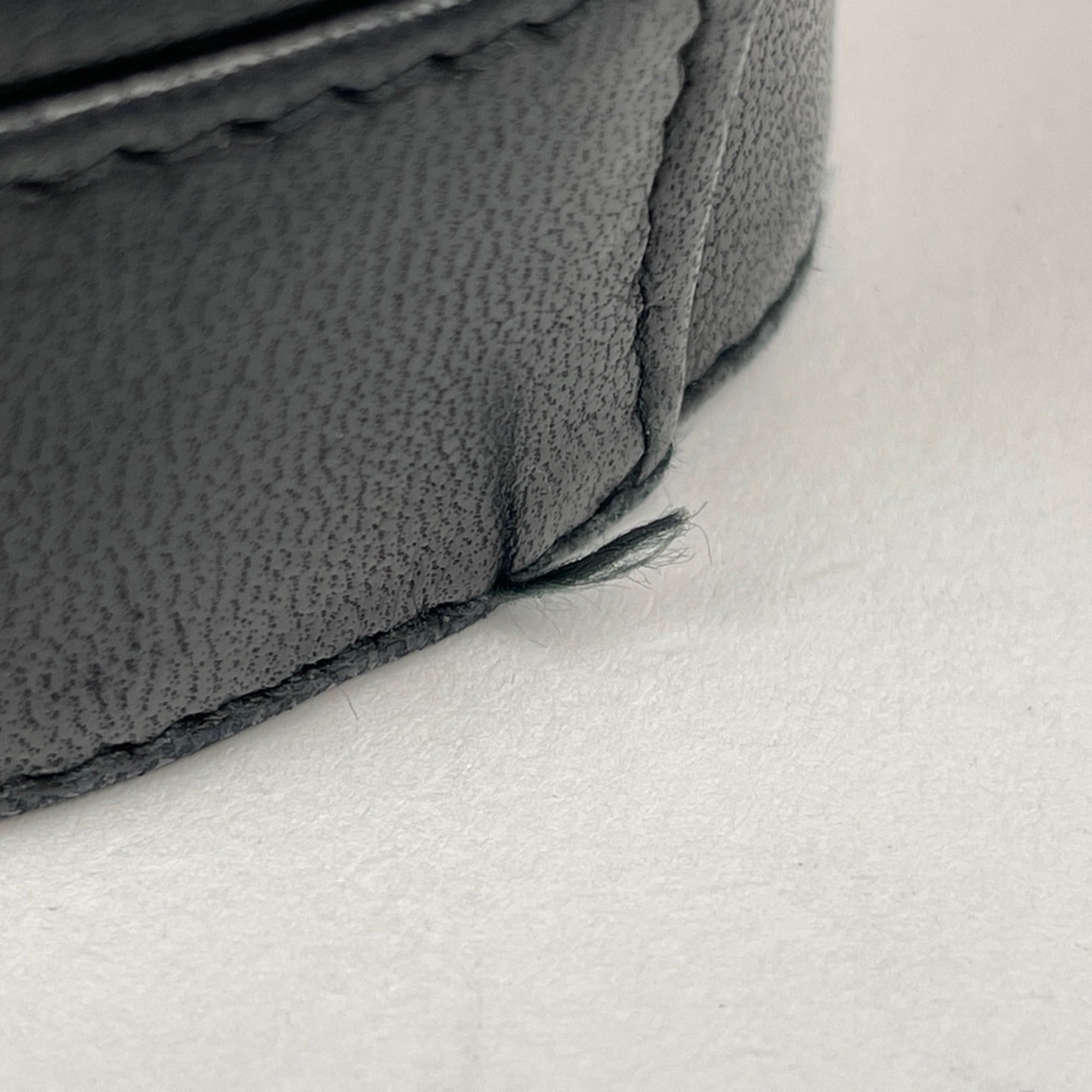 Chanel Black Leather Shoulder Bag (Pre-Owned)