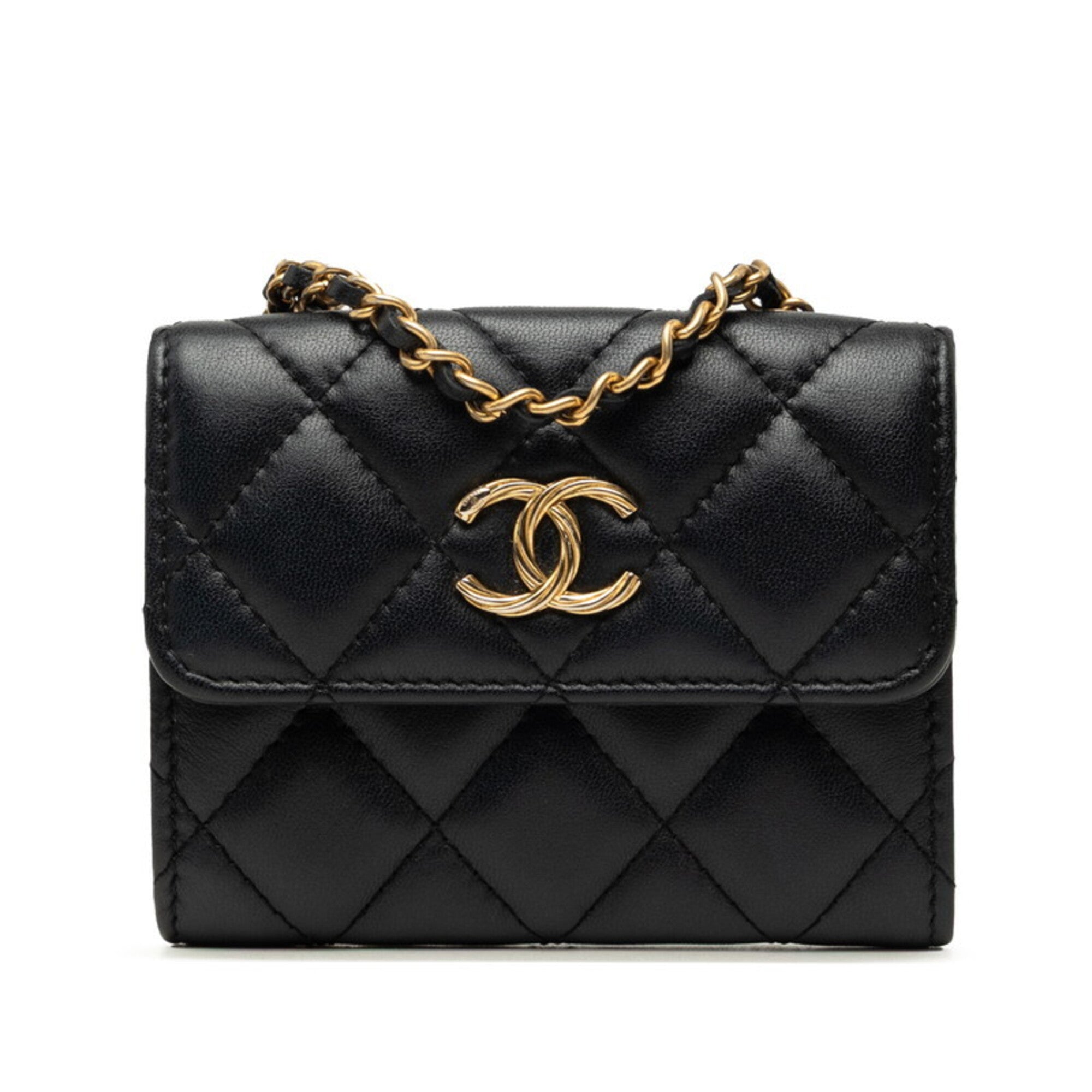 Chanel Black Leather Shoulder Bag (Pre-Owned)