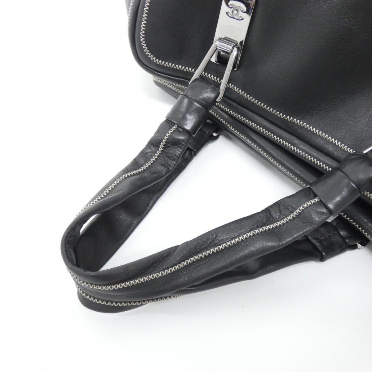 Chanel Black Leather Handbag (Pre-Owned)