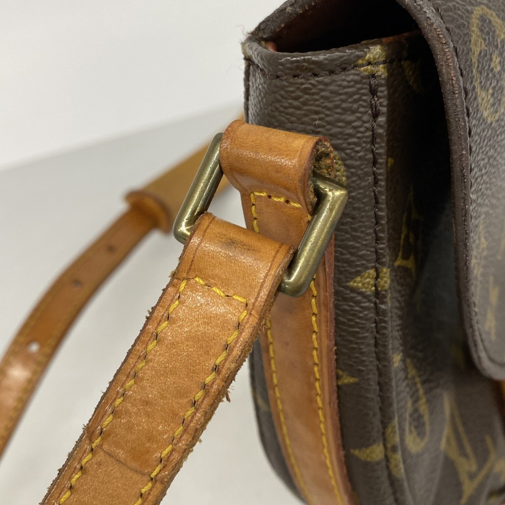 Louis Vuitton Brown Shoulder Bag (Pre-Owned)